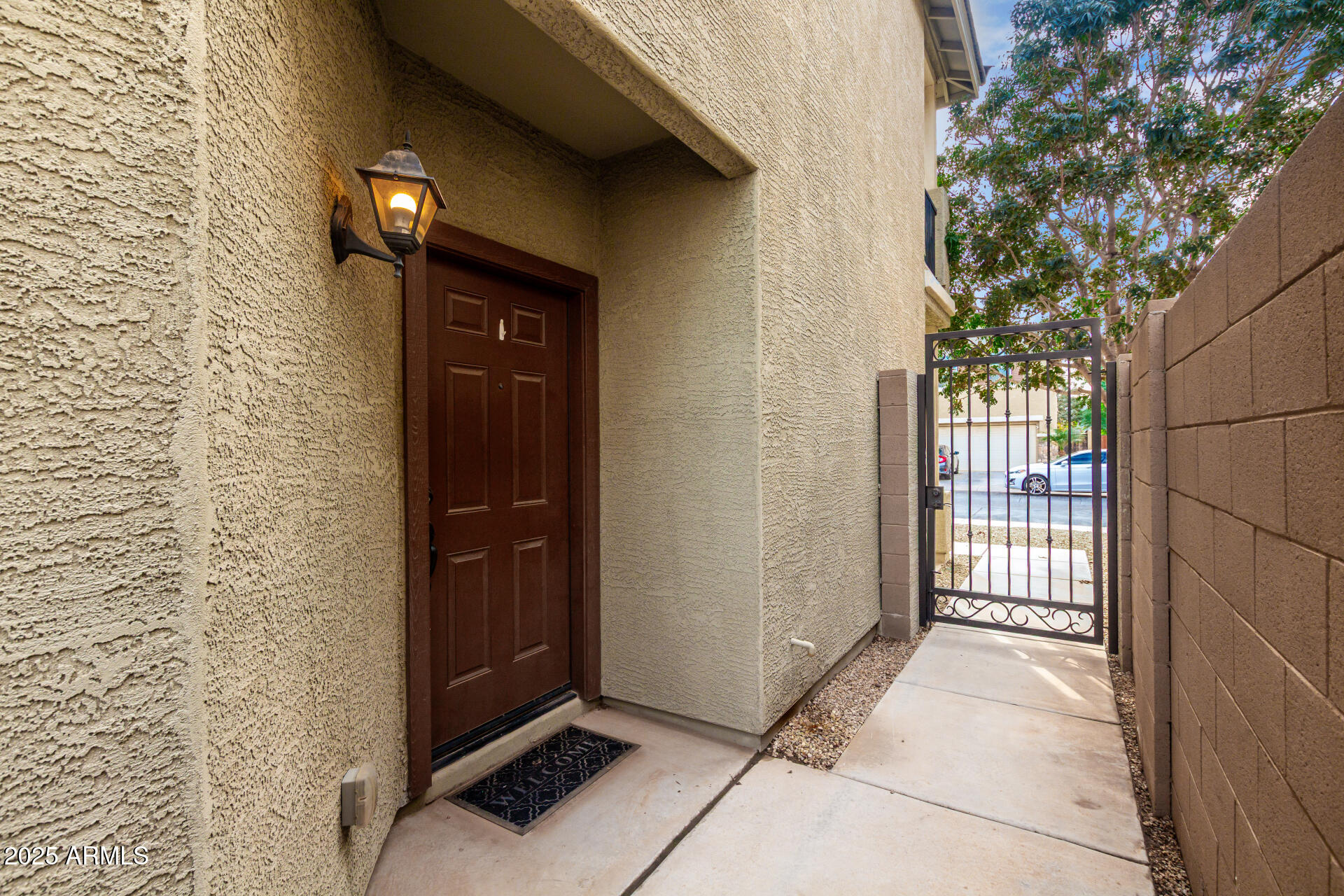 3536 E WAYLAND Drive