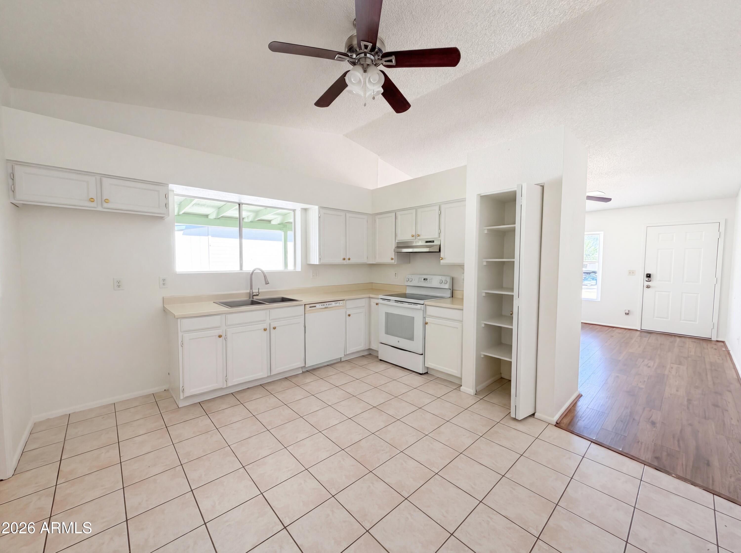 5135 E EVERGREEN Street 1155