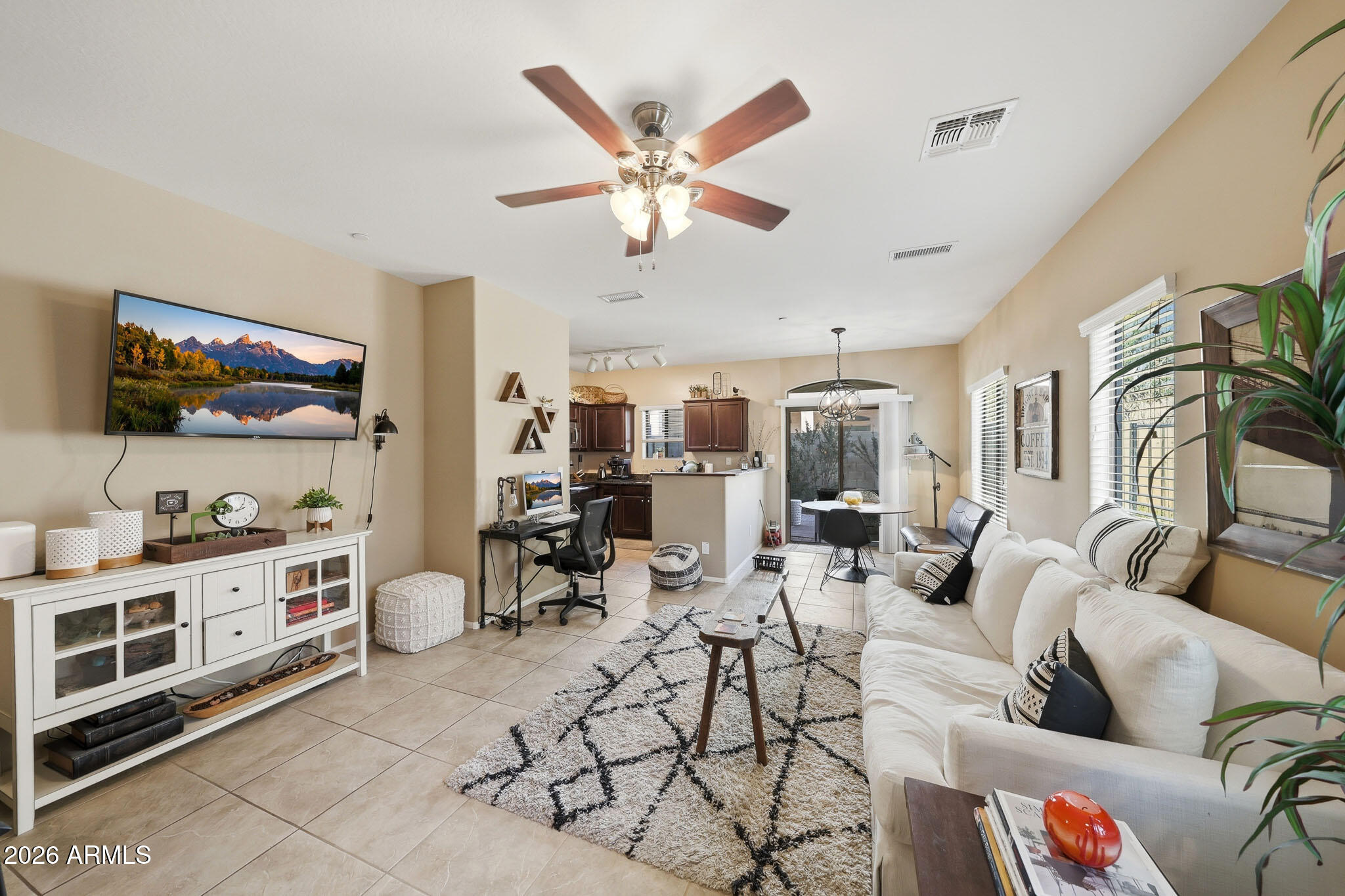 2725 E Mine Creek Road 1118