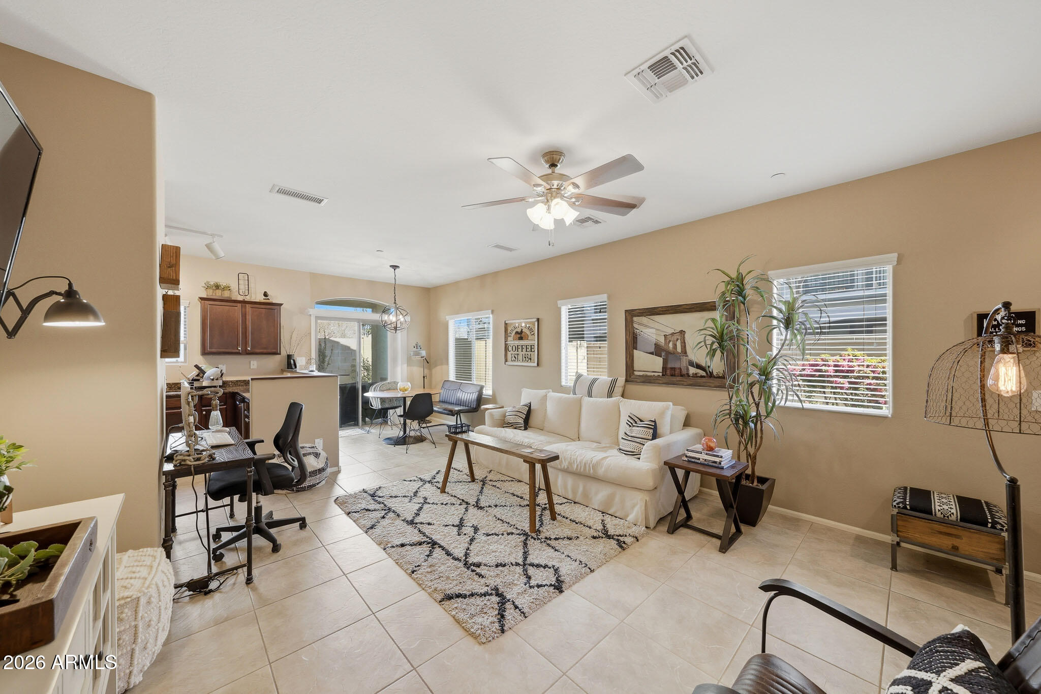 2725 E Mine Creek Road 1118