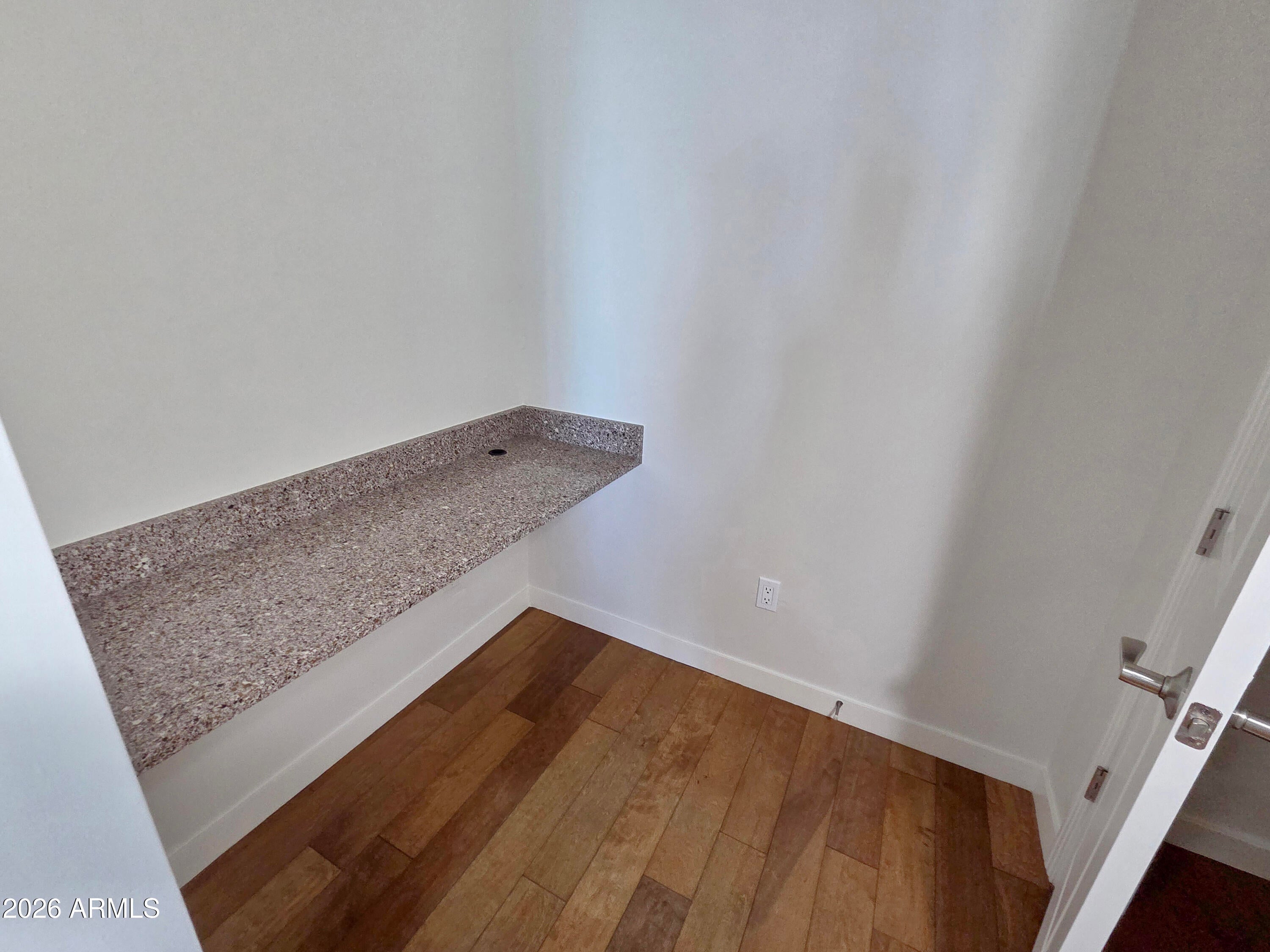 1 E LEXINGTON Avenue 701