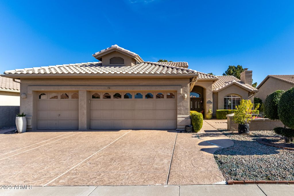 Photo of 5733 S Amberwood Drive, Chandler, AZ 85248 (MLS # 6954781)
