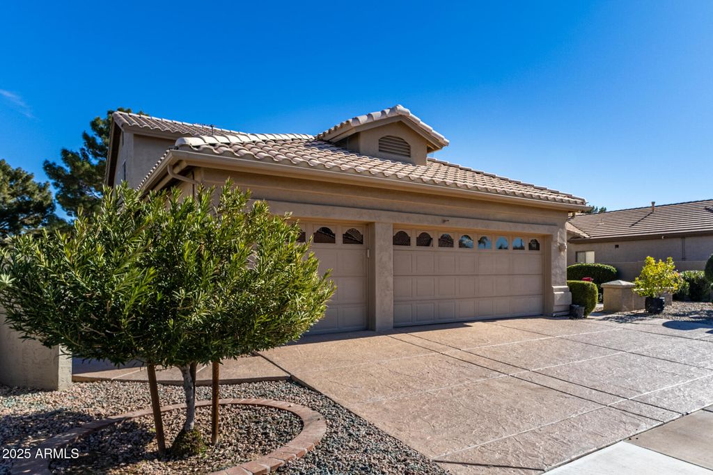 Photo of 5733 S Amberwood Drive, Chandler, AZ 85248 (MLS # 6954781)