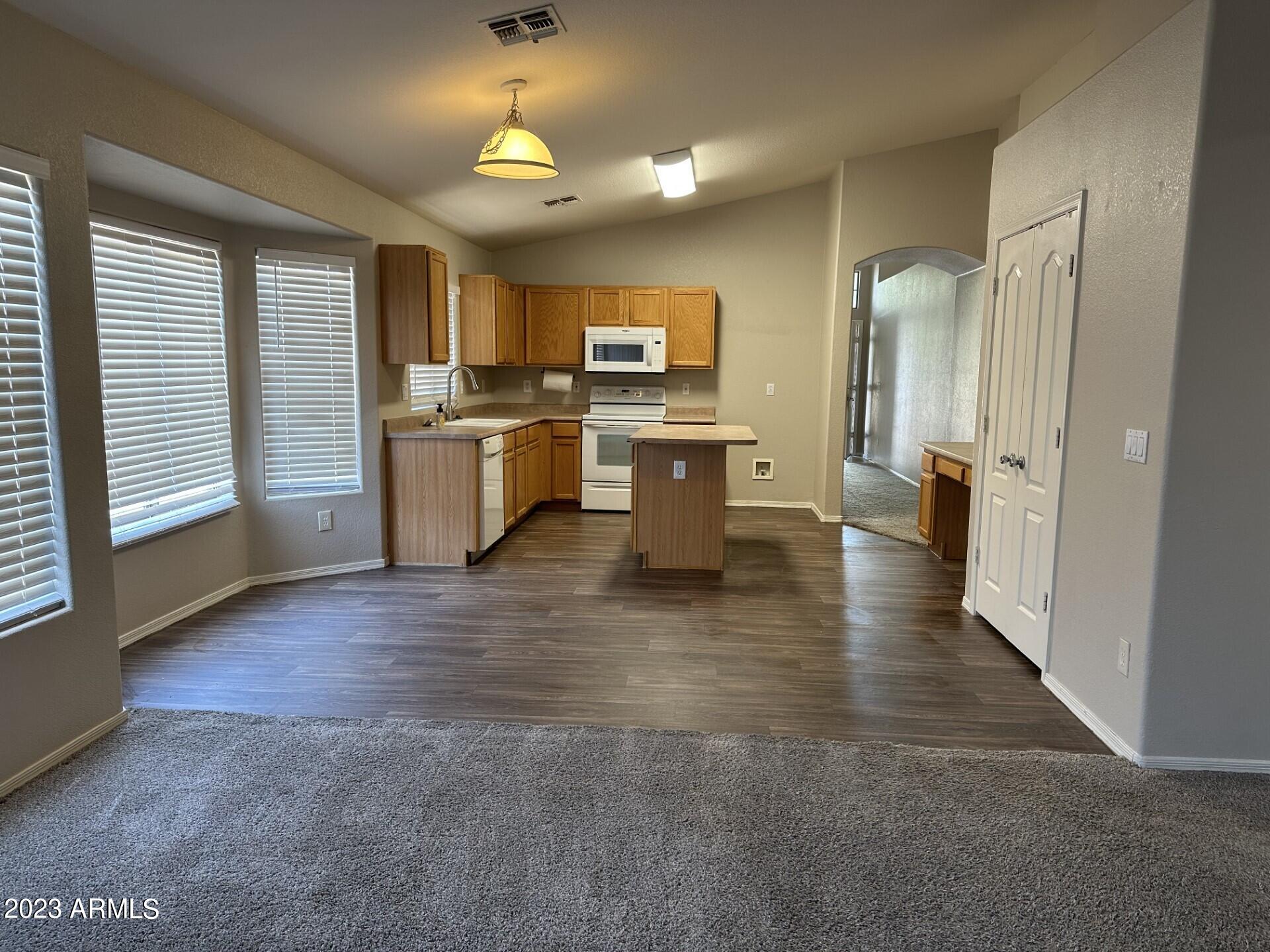 3919 E LONGHORN Drive