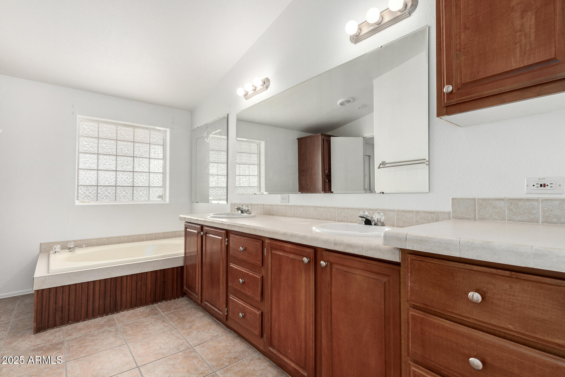 2929 E SEQUOIA Drive