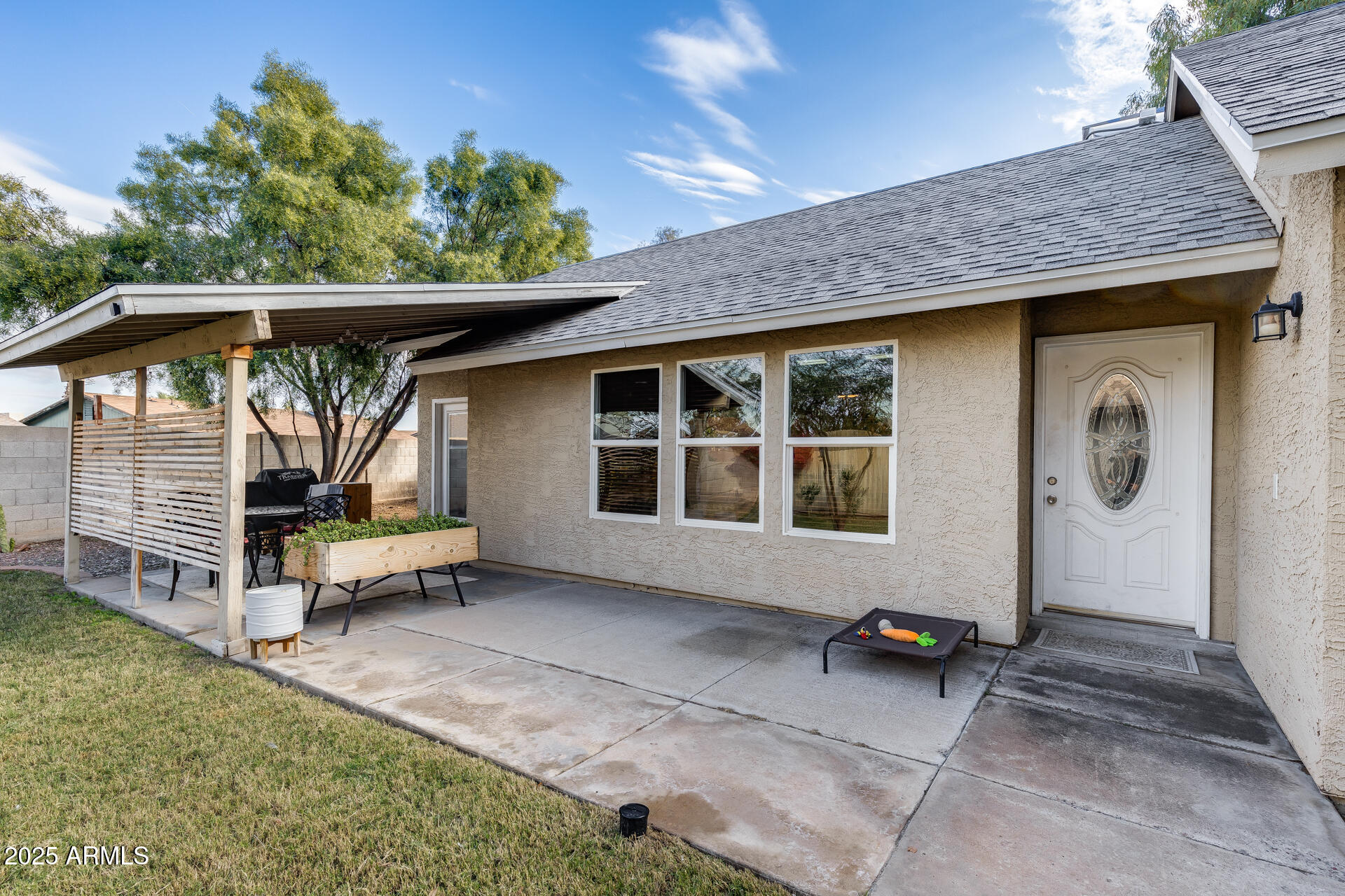 1726 E JUANITA Avenue