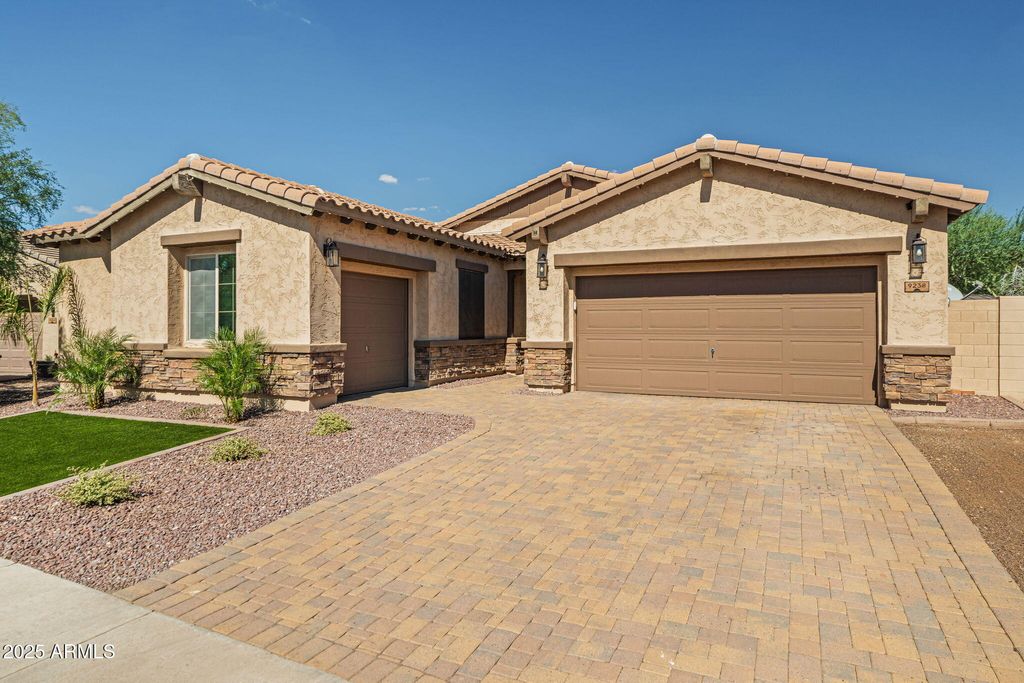 Photo of 9238 W Buckhorn Trail, Peoria, AZ 85383 (MLS # 6927117)