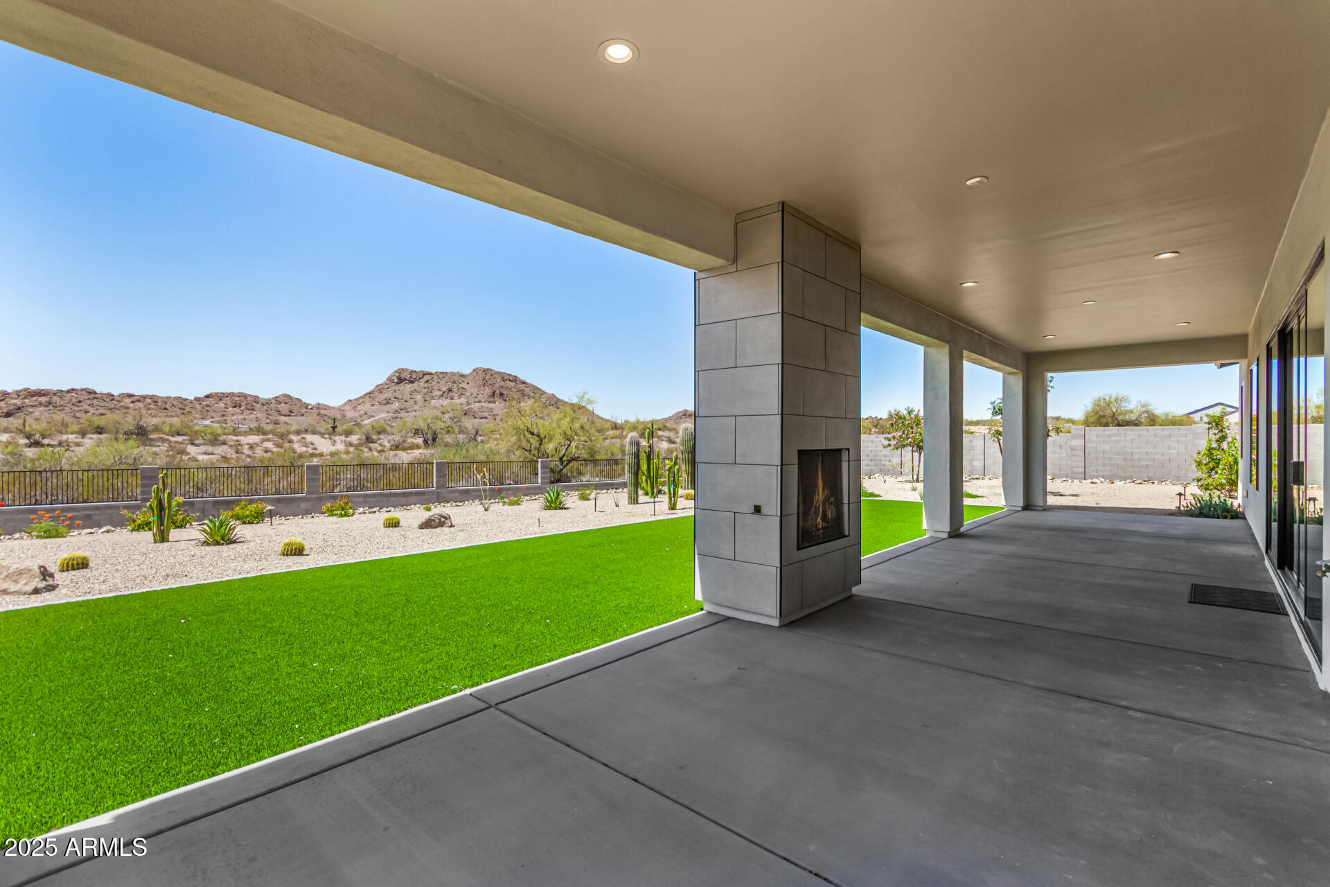 1297 W LUCKY Lane