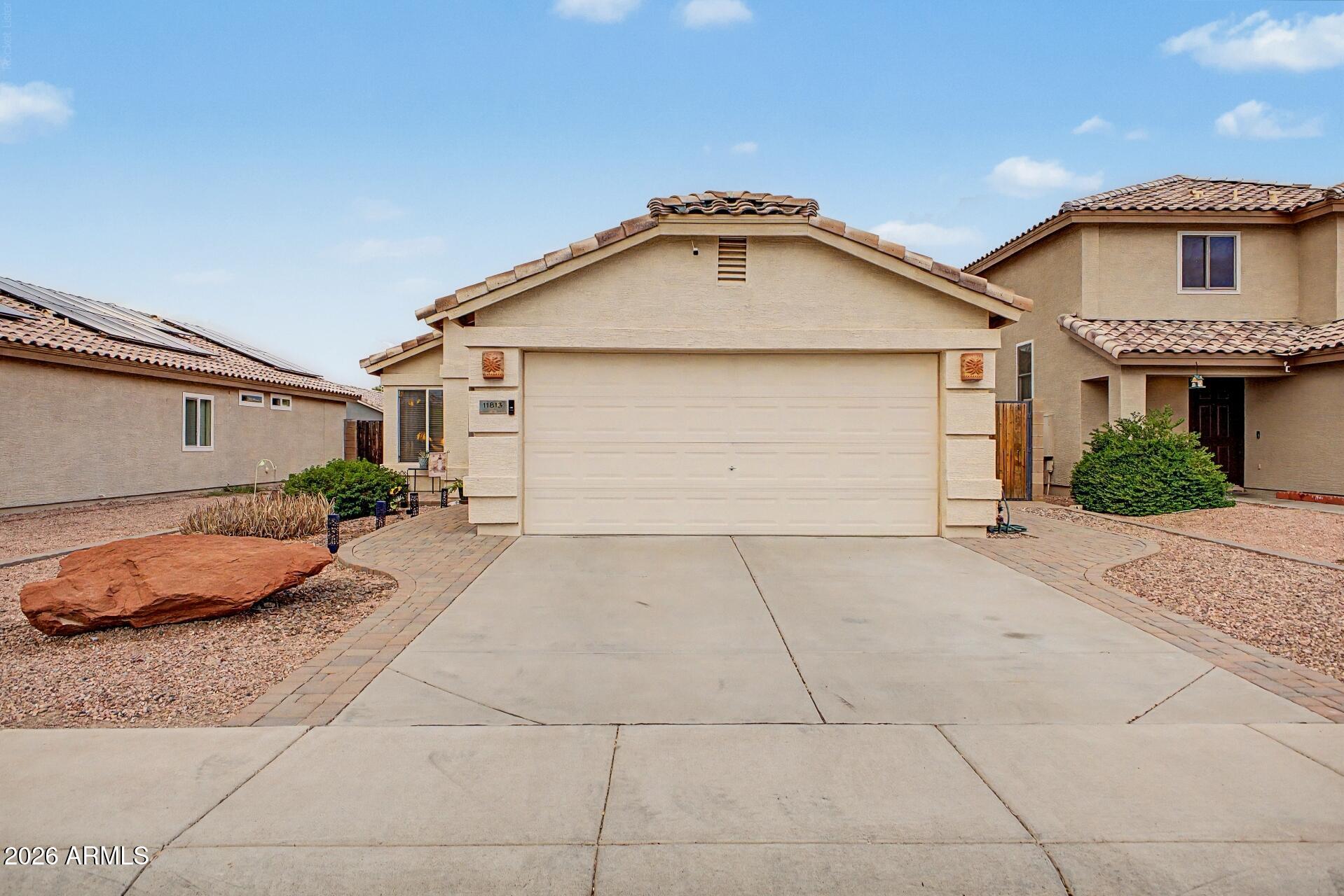 11813 W ALTADENA Avenue