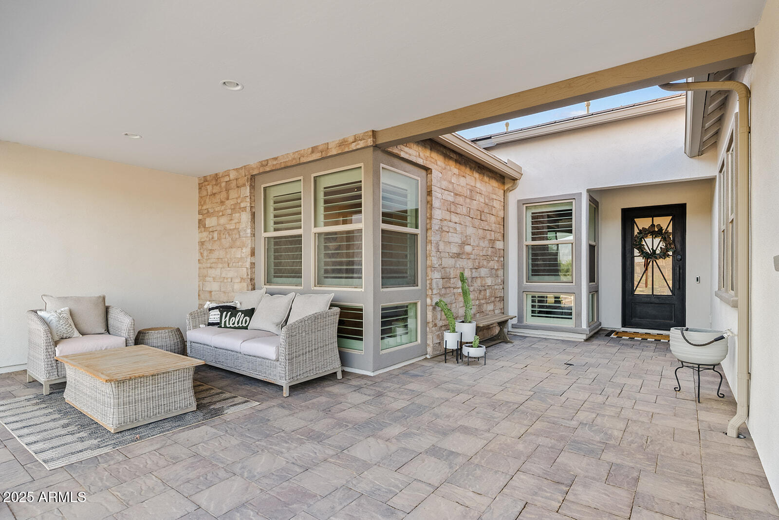1542 E BLUE RIDGE Way