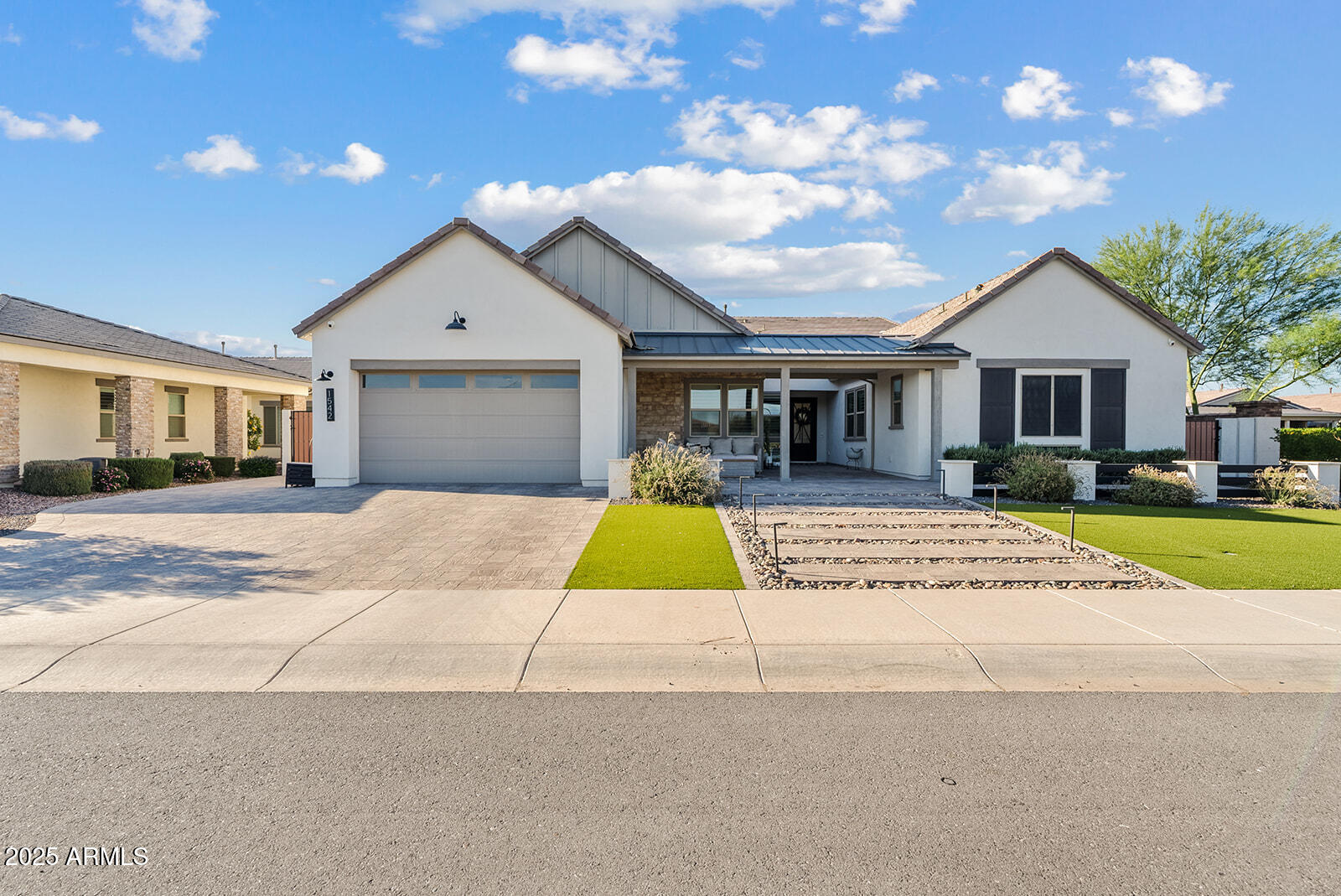 1542 E BLUE RIDGE Way