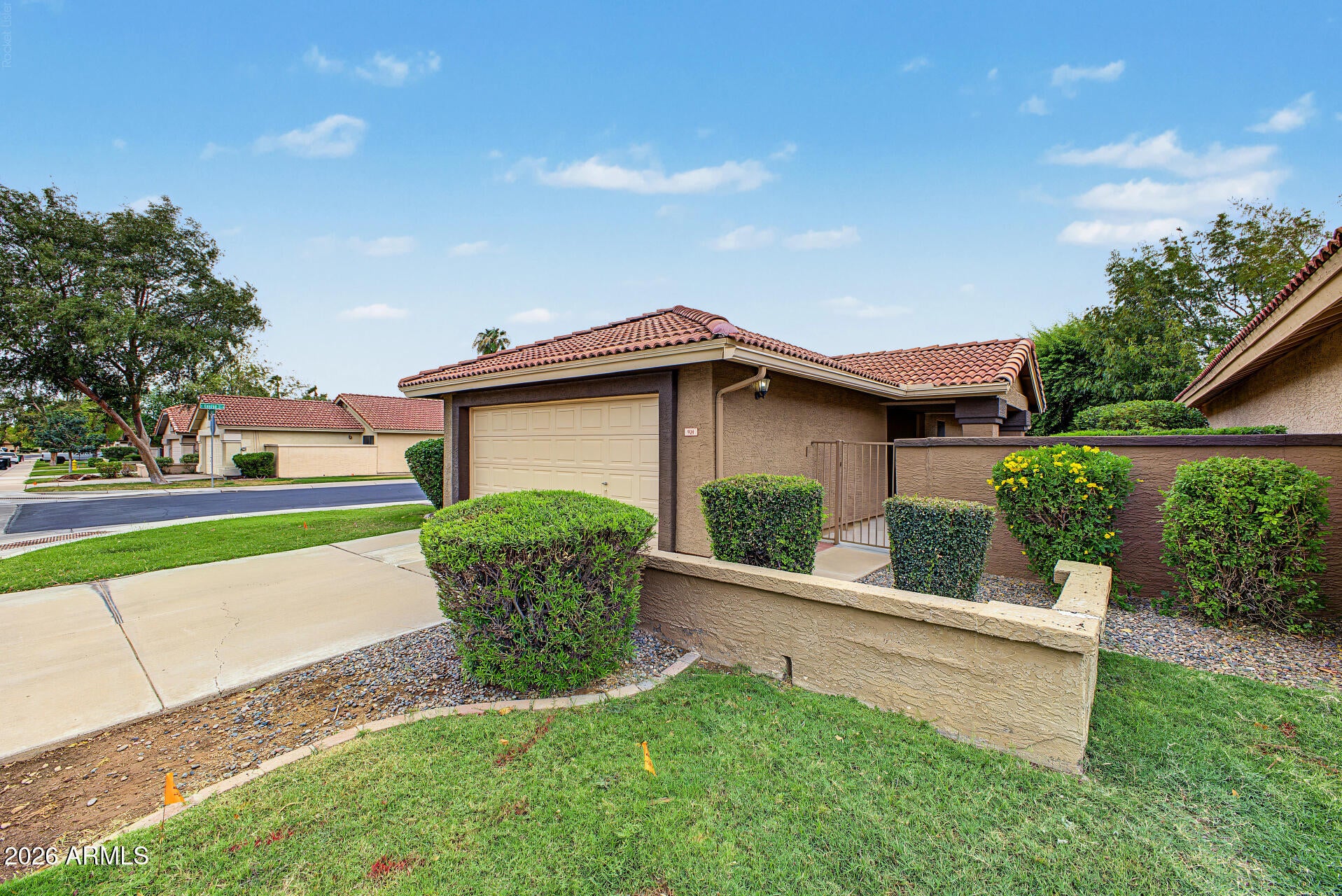 924 W SUNWARD Drive