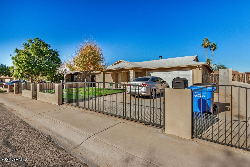 Photo of 6806 W Lewis Avenue, Phoenix, AZ 85035 (MLS # 6973466)