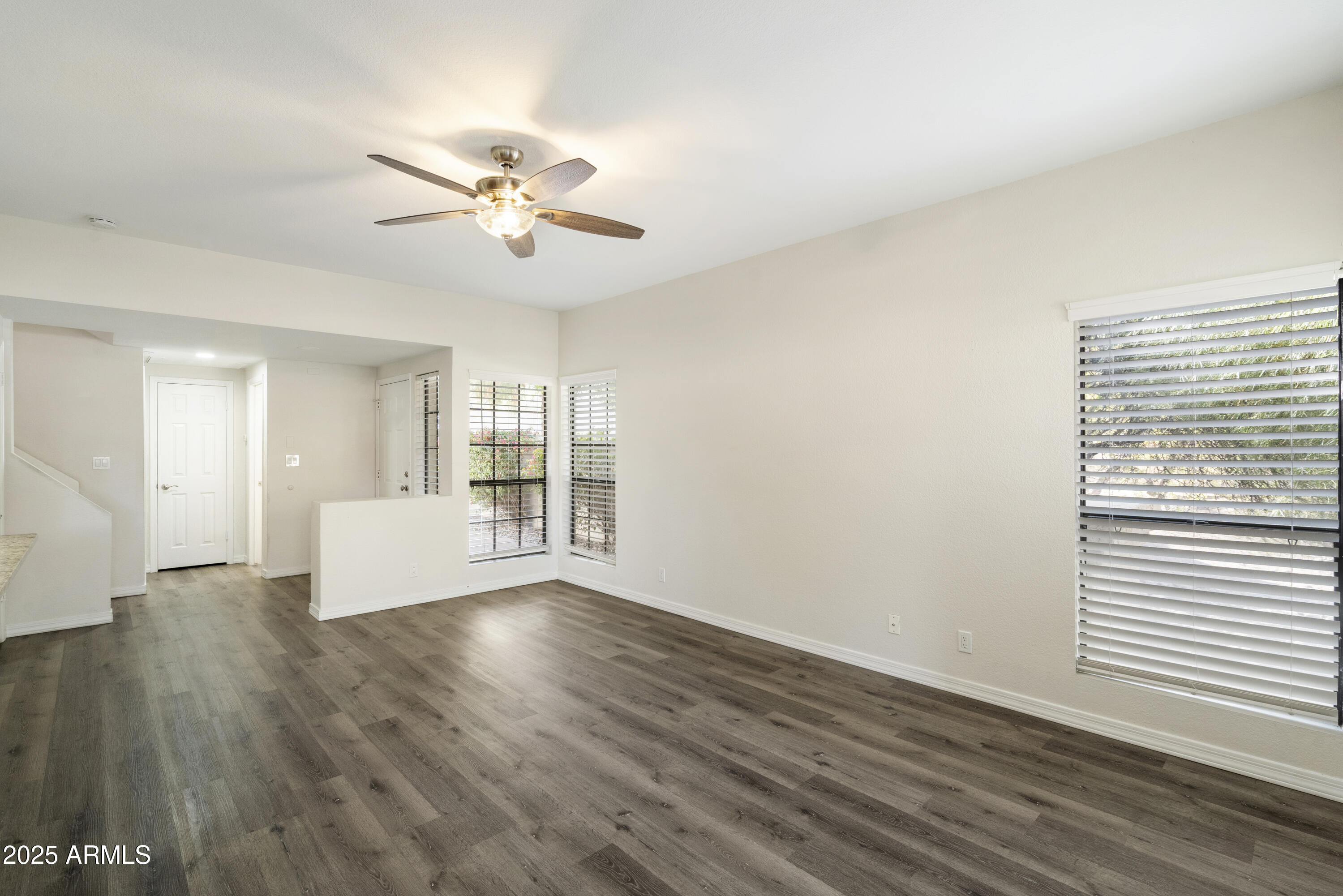 9705 E MOUNTAIN VIEW Road 1050