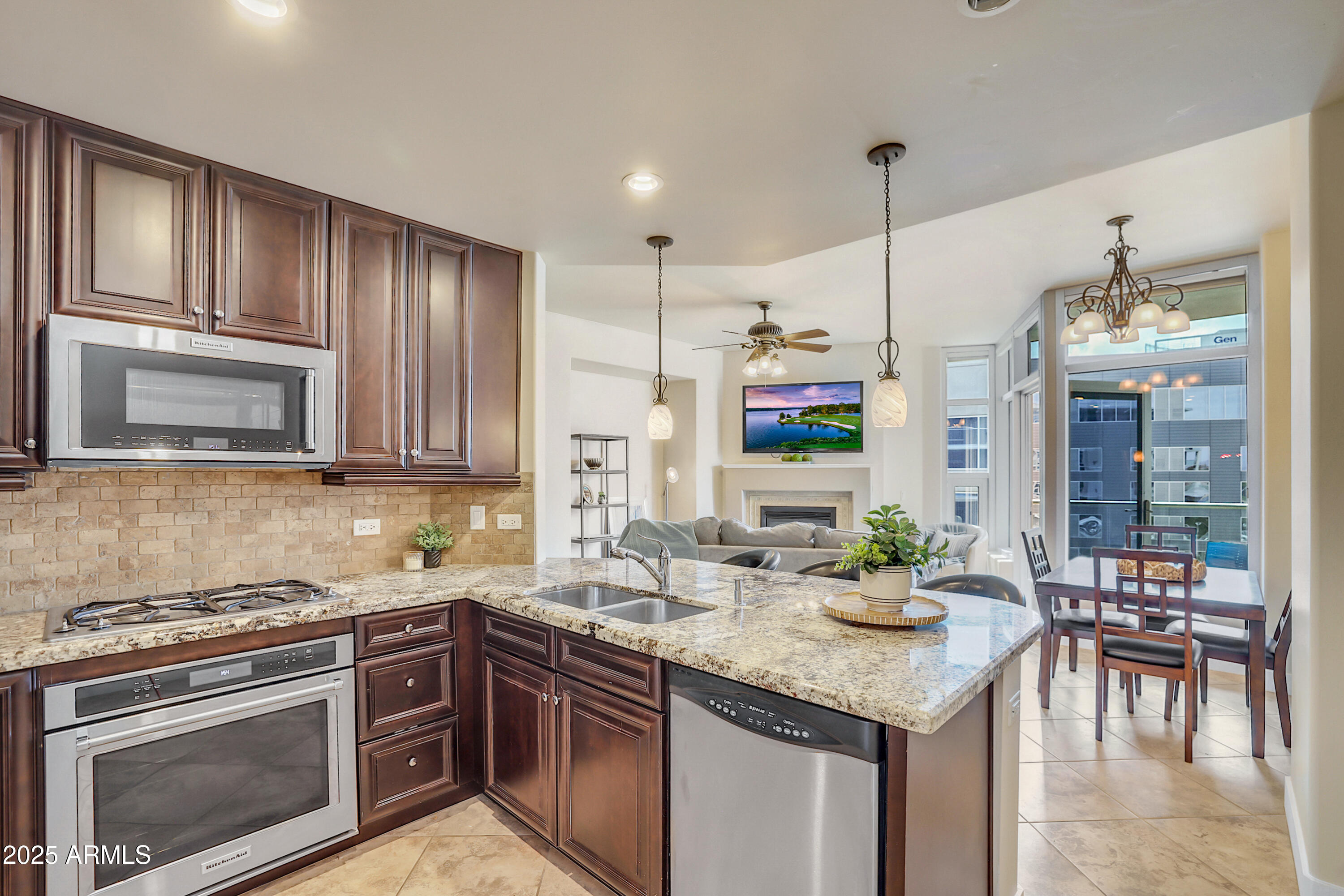 140 E RIO SALADO Parkway 402