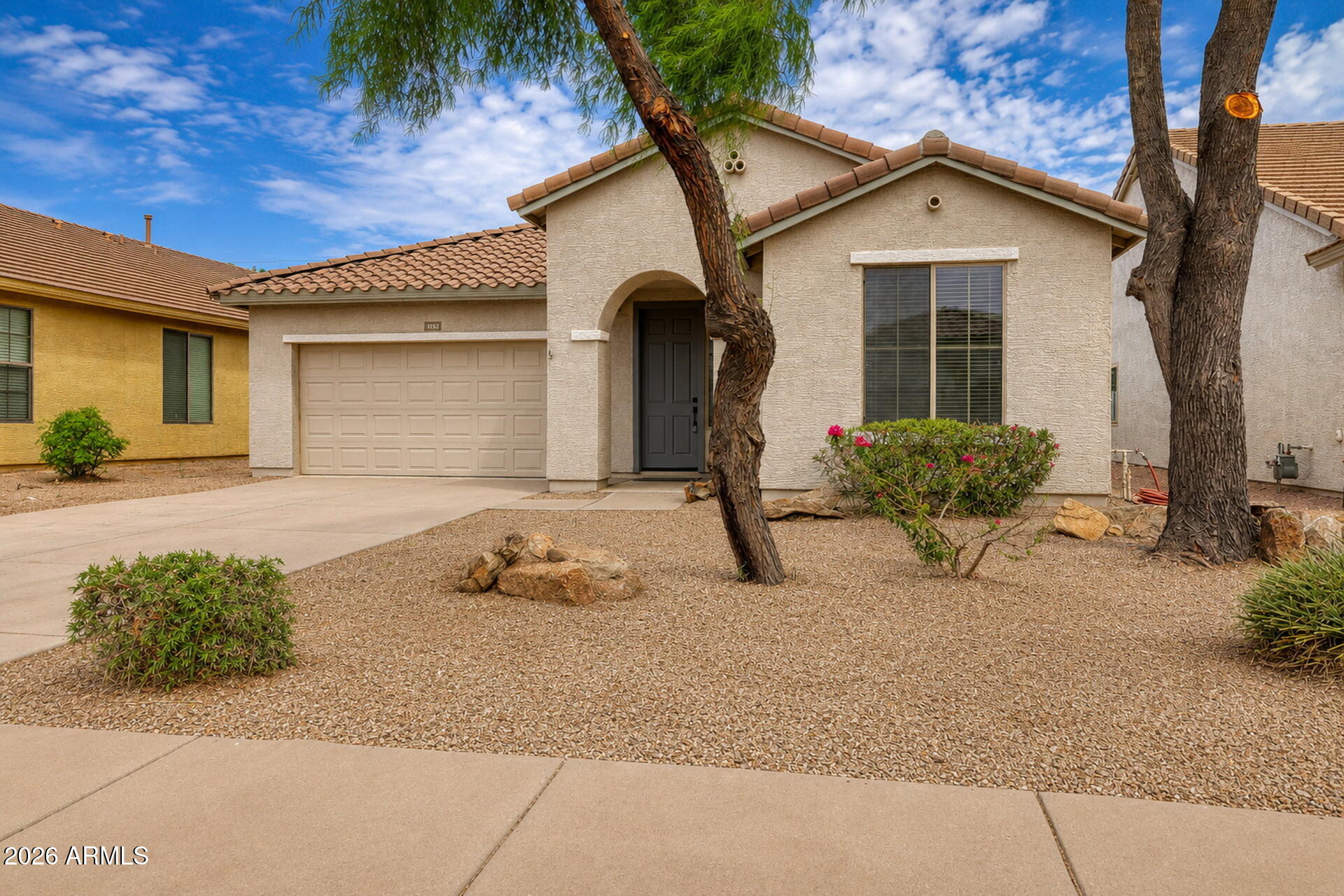 1152 W DESERT HOLLOW Drive