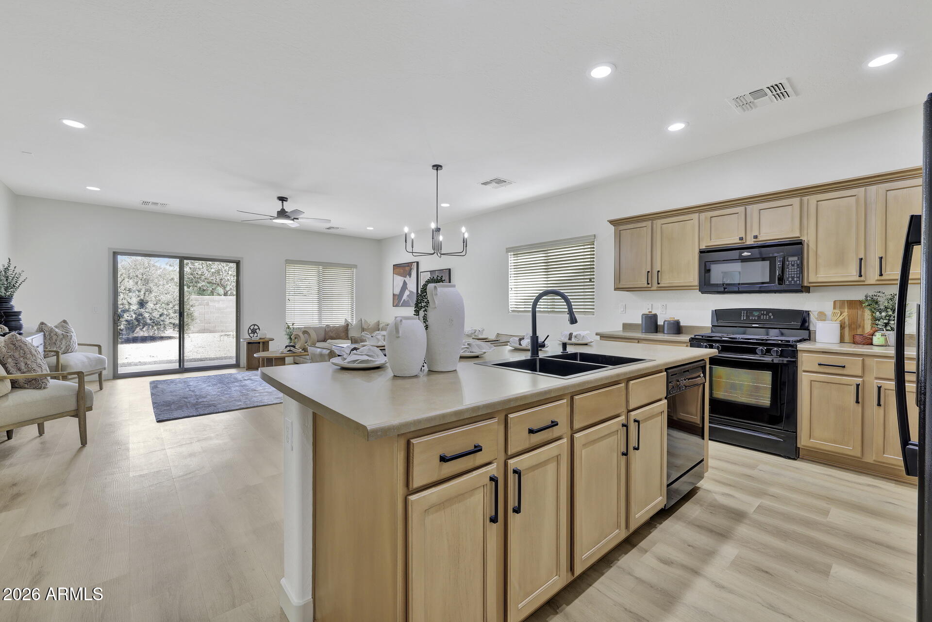 1152 W DESERT HOLLOW Drive