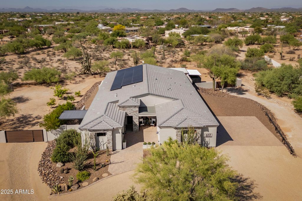 Photo of 6117 E Dixileta Drive, Cave Creek, AZ 85331 (MLS # 6874636)