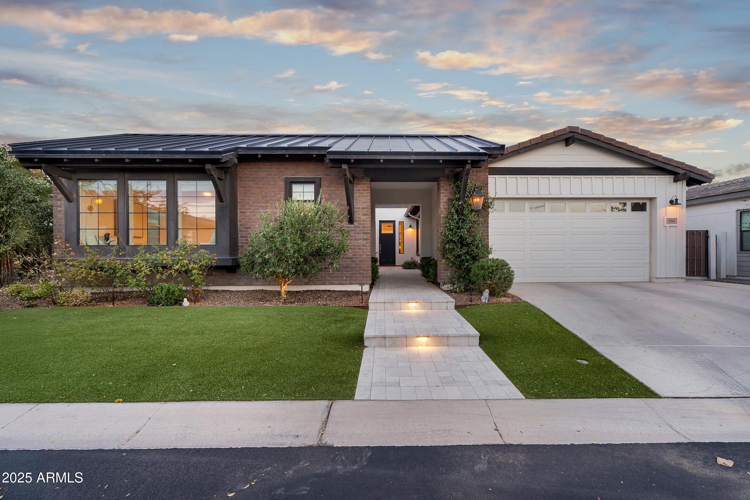 21961 E VIA DE ARBOLES Street