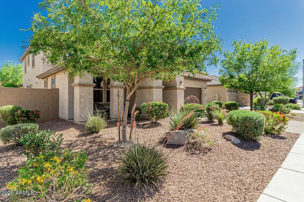 Photo of 9747 W Sands Drive, Peoria, AZ 85383 (MLS # 6936211)