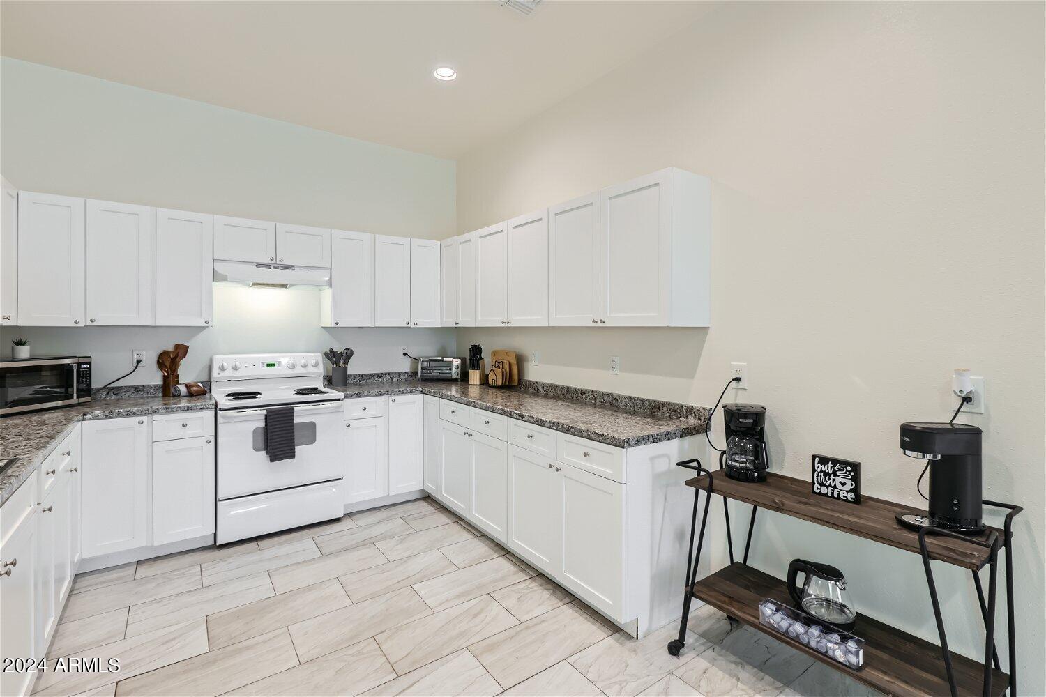 2233 E SHERIDAN Street