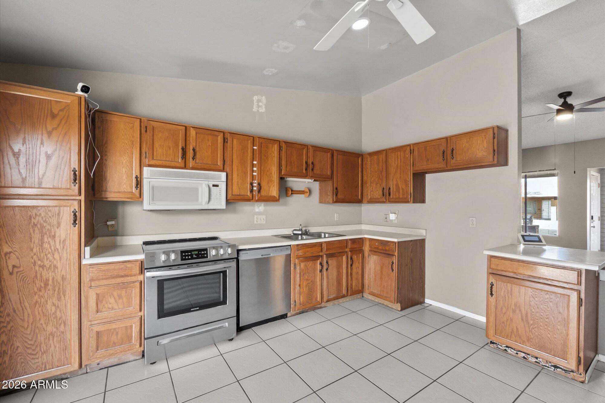 401 E ORAIBI Drive