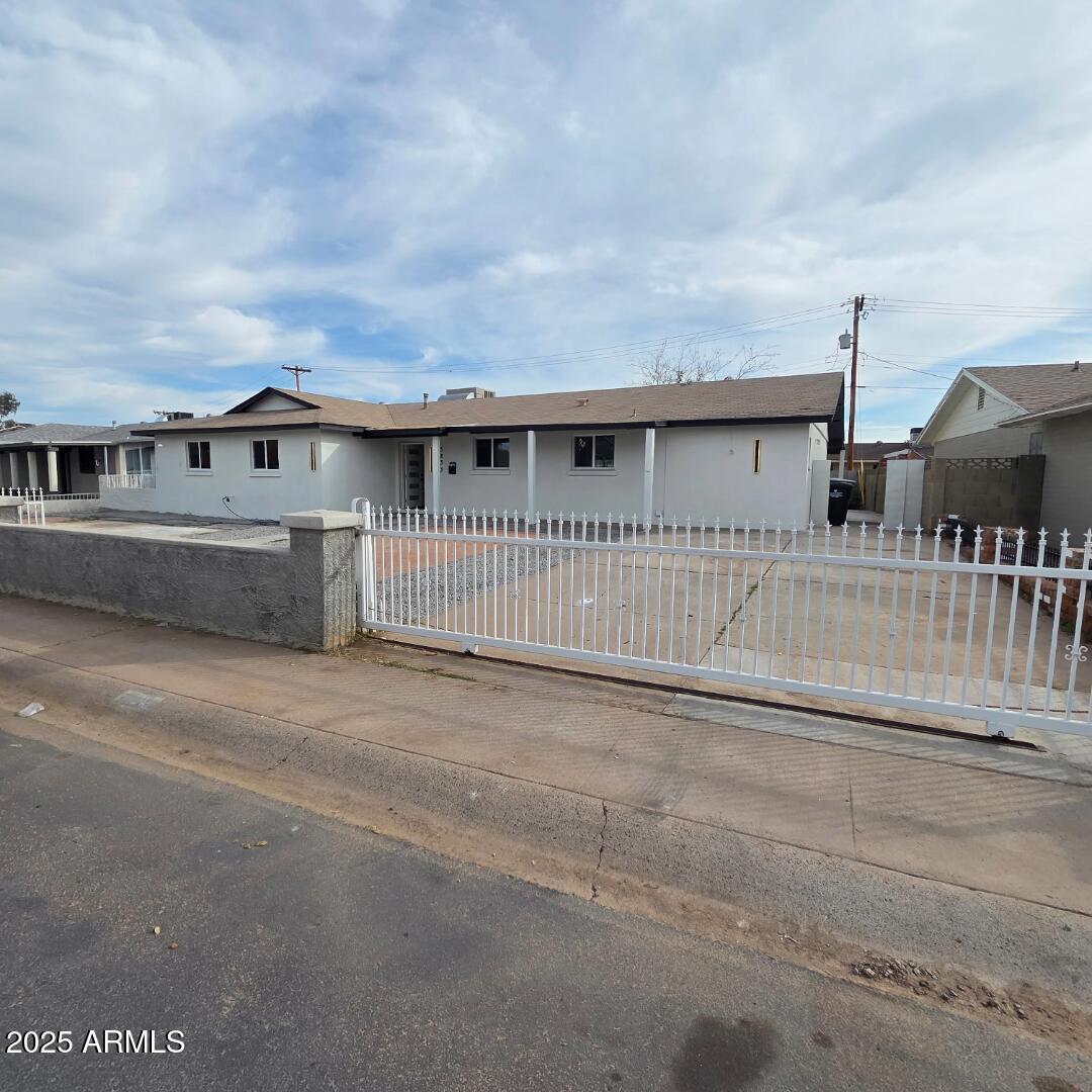 5833 W ROSEWOOD Lane