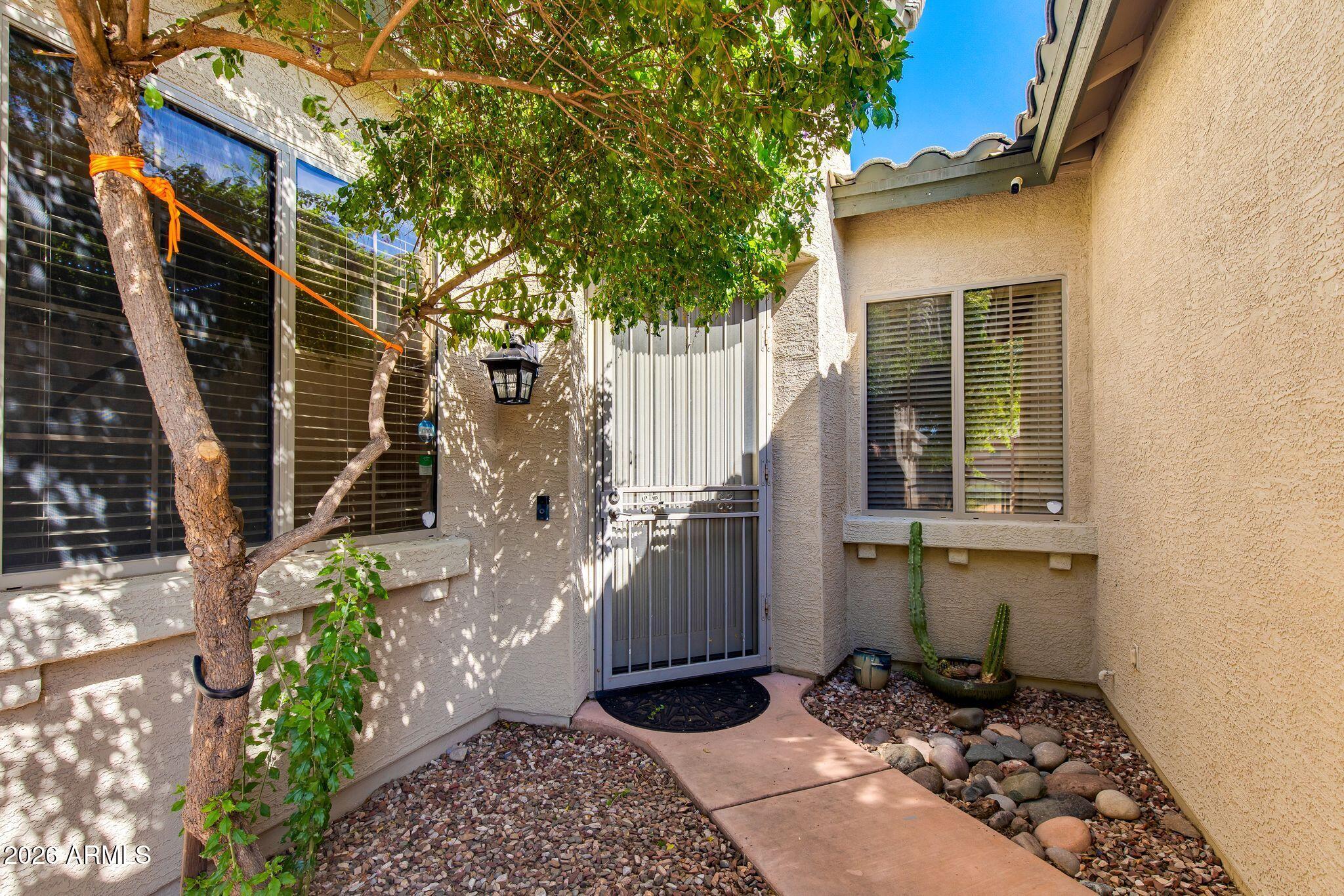 3002 W SENTINEL ROCK Road