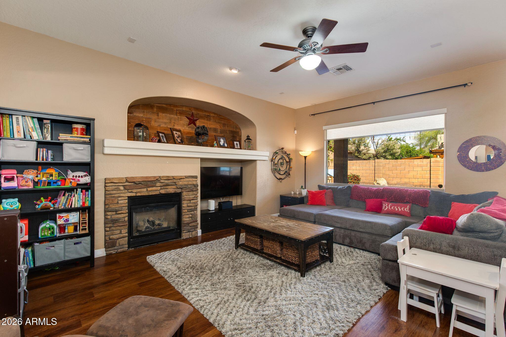 3002 W SENTINEL ROCK Road