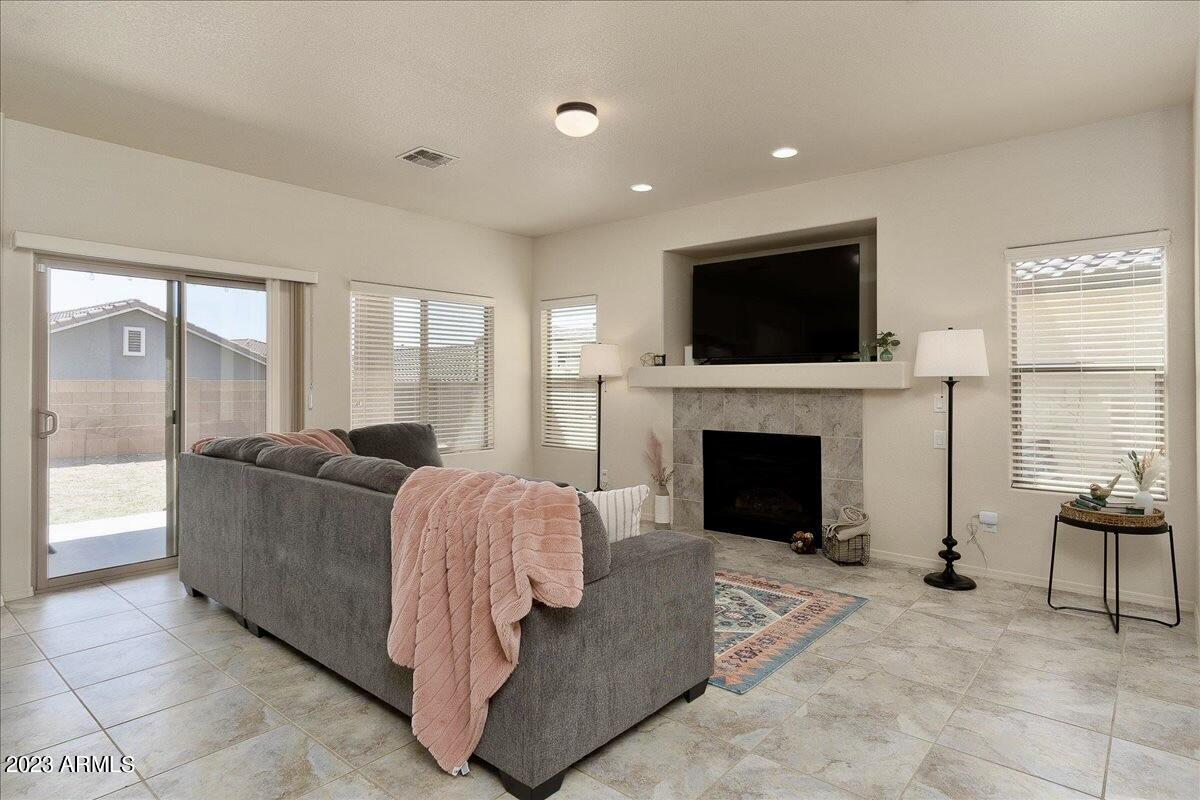 CHAPARRAL VILLAGE NORTH PHASE 6A LOT 427 SEC 5-22-21 0.121AC - Residential