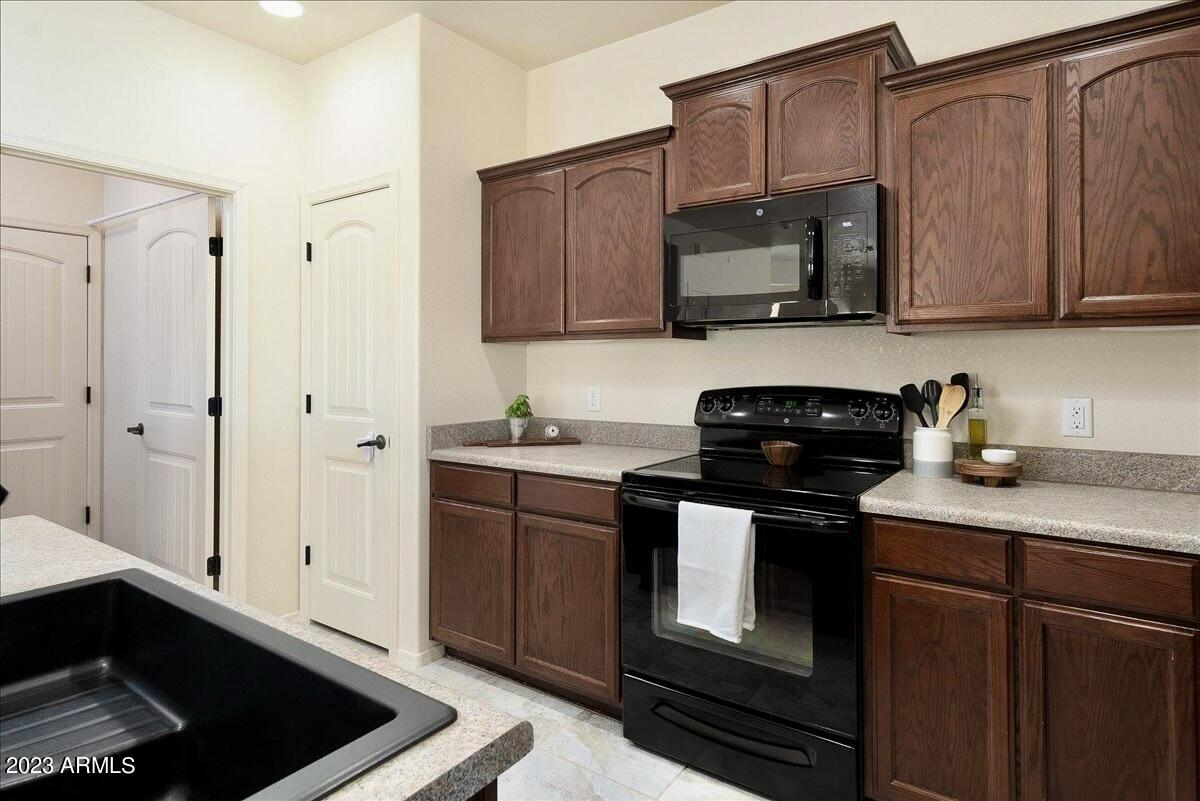 CHAPARRAL VILLAGE NORTH PHASE 6A LOT 427 SEC 5-22-21 0.121AC - Residential