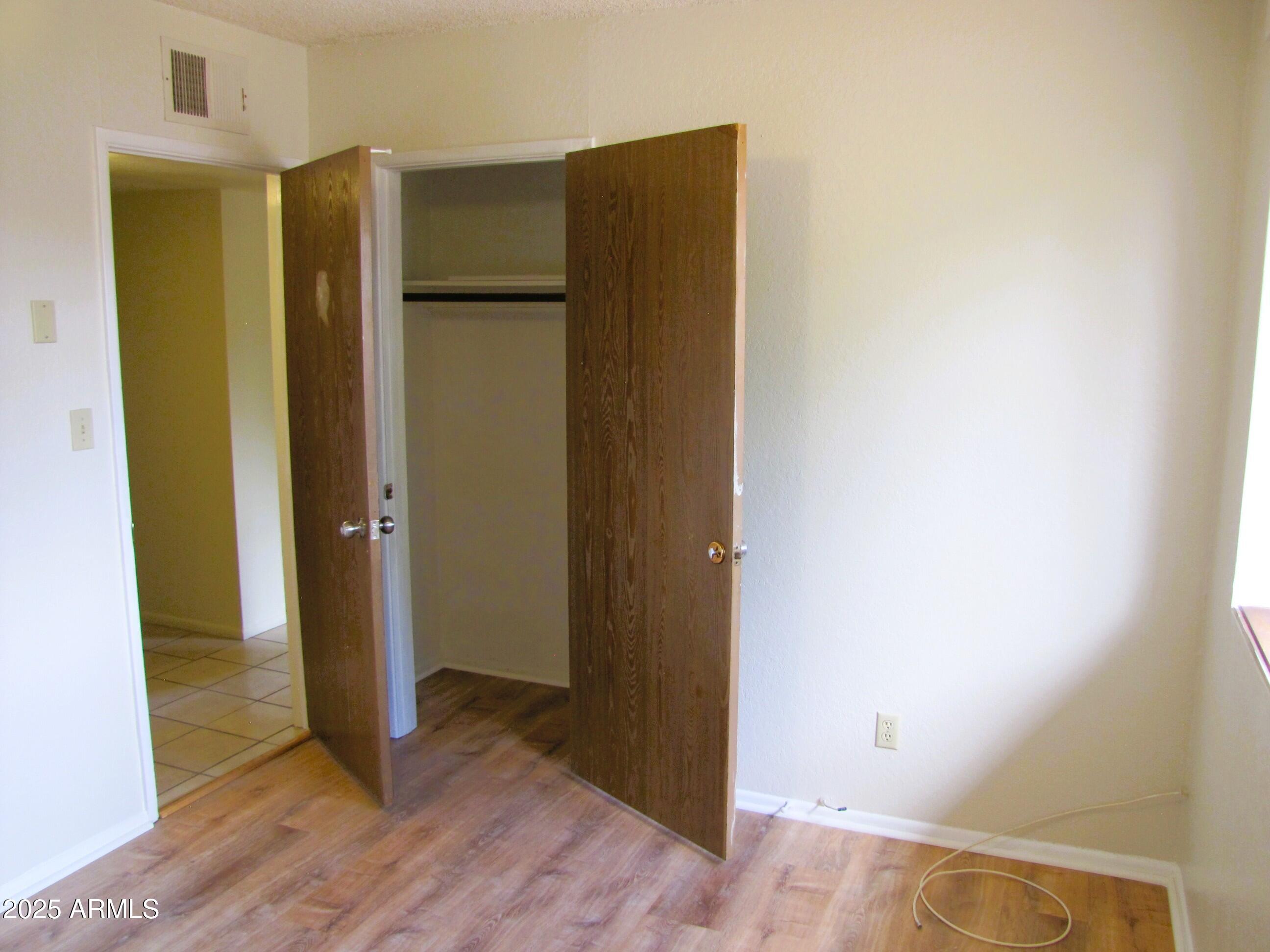 TOWN & COUNTRY ESTATES 12 - Residential Lease