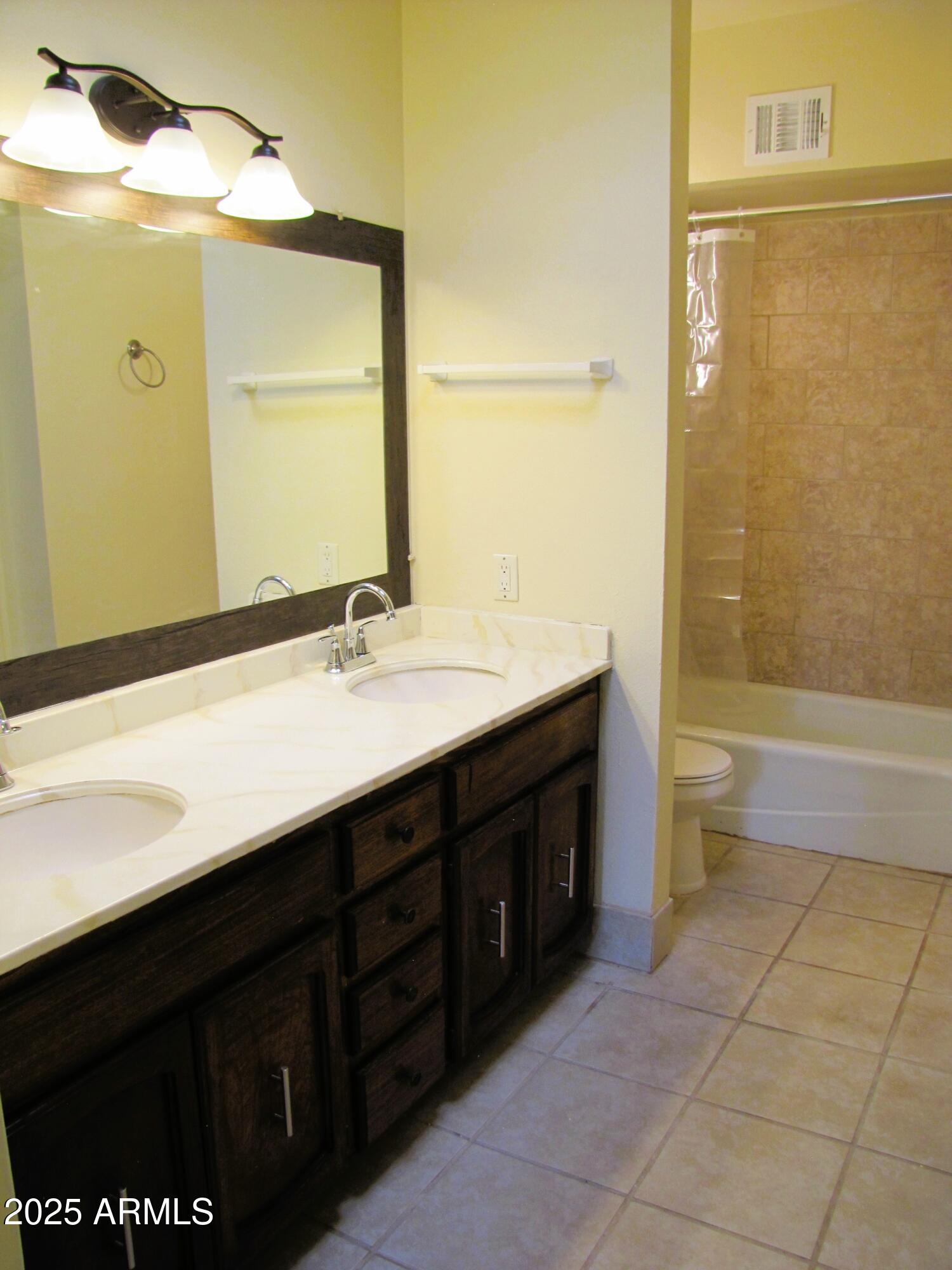 TOWN & COUNTRY ESTATES 12 - Residential Lease
