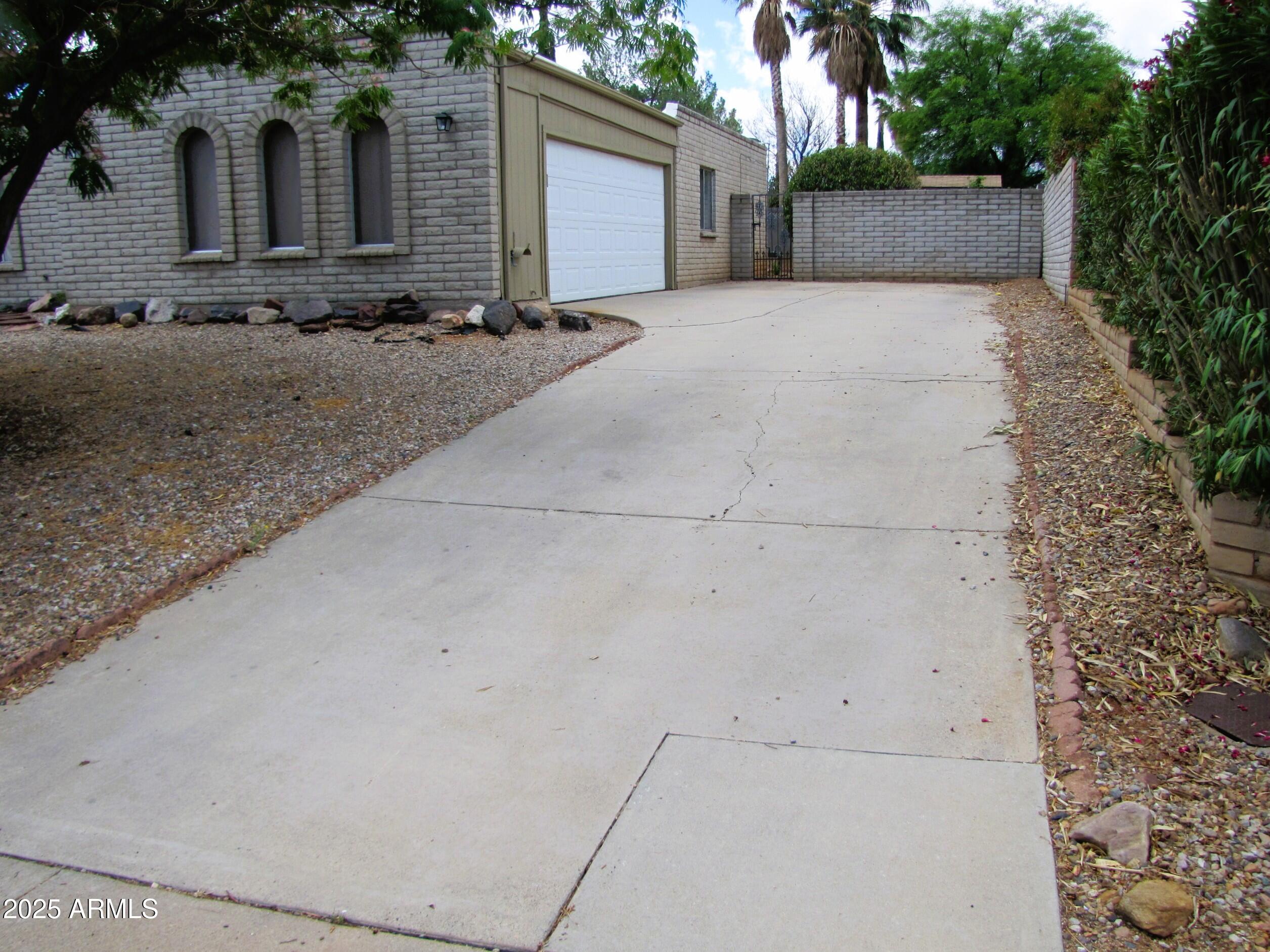 TOWN & COUNTRY ESTATES 12 - Residential Lease