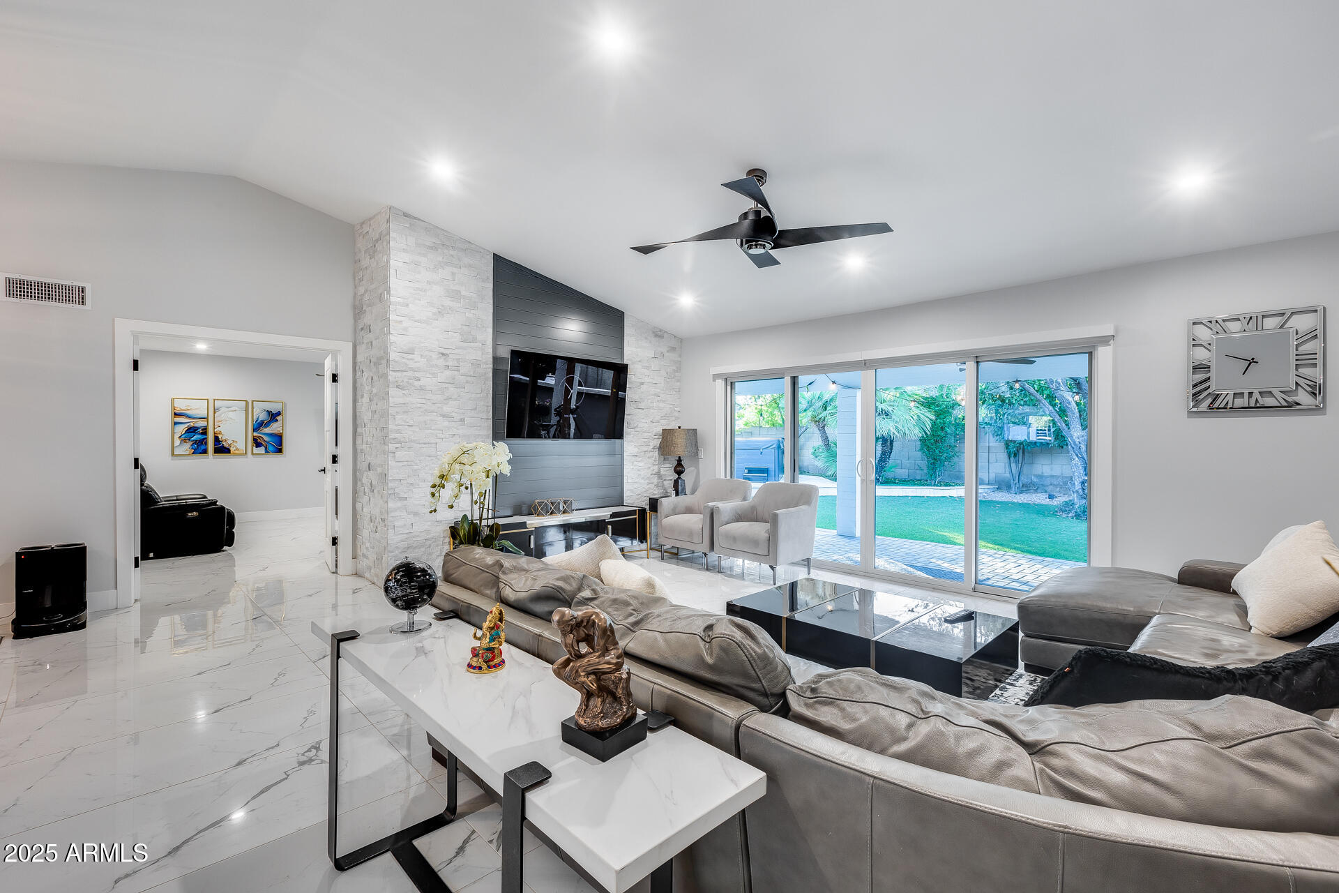 8618 E VIA DE ENCANTO --