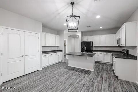 18009 W SUNNYSLOPE Lane