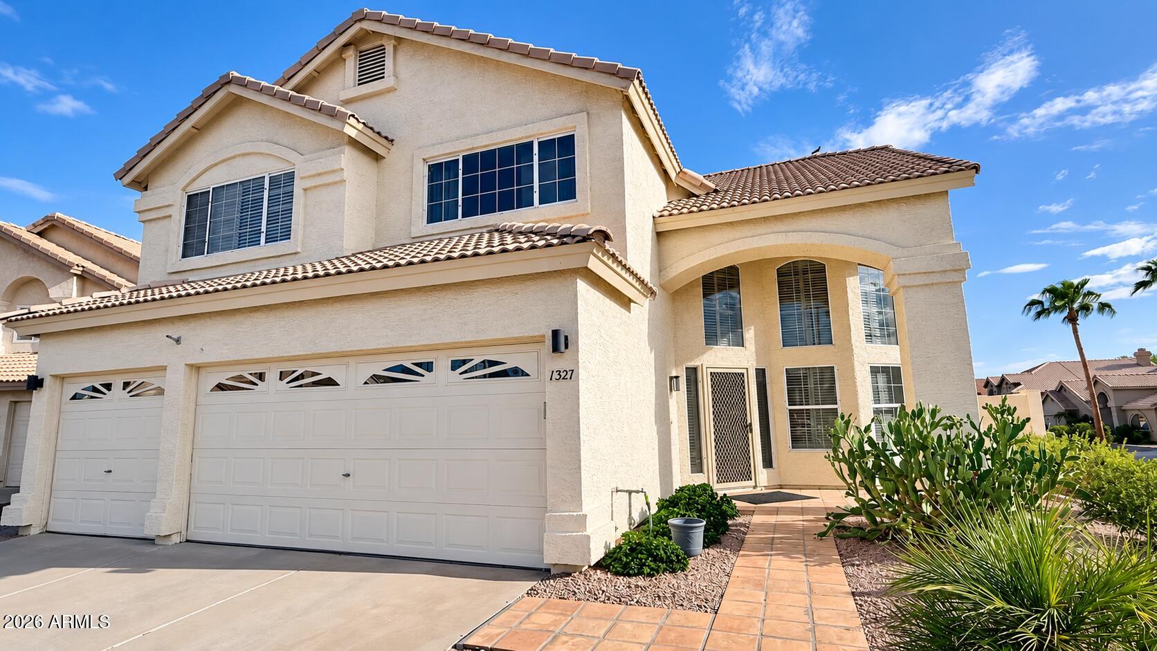 1327 E HIDDENVIEW Drive