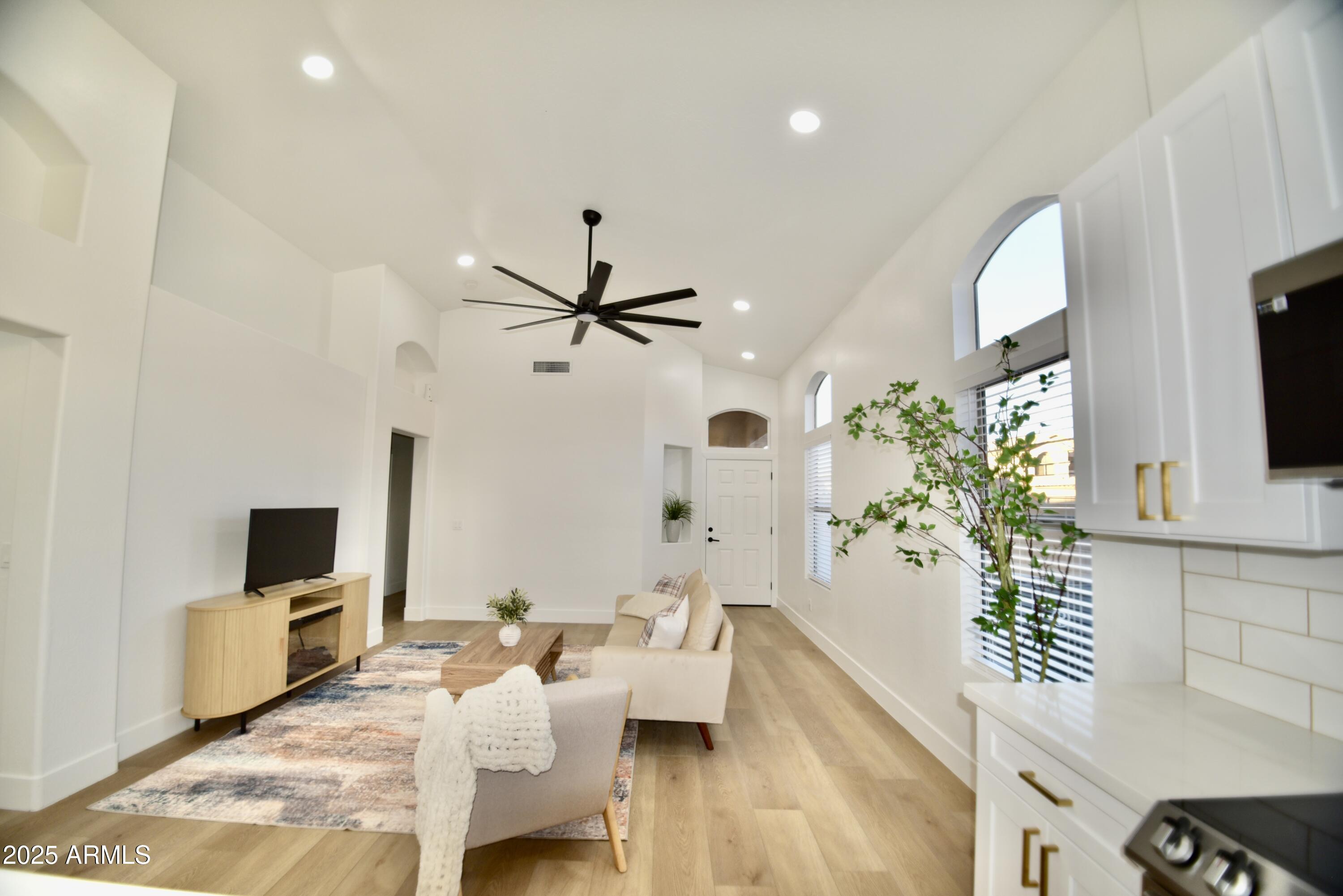 10053 E CAPRI Avenue