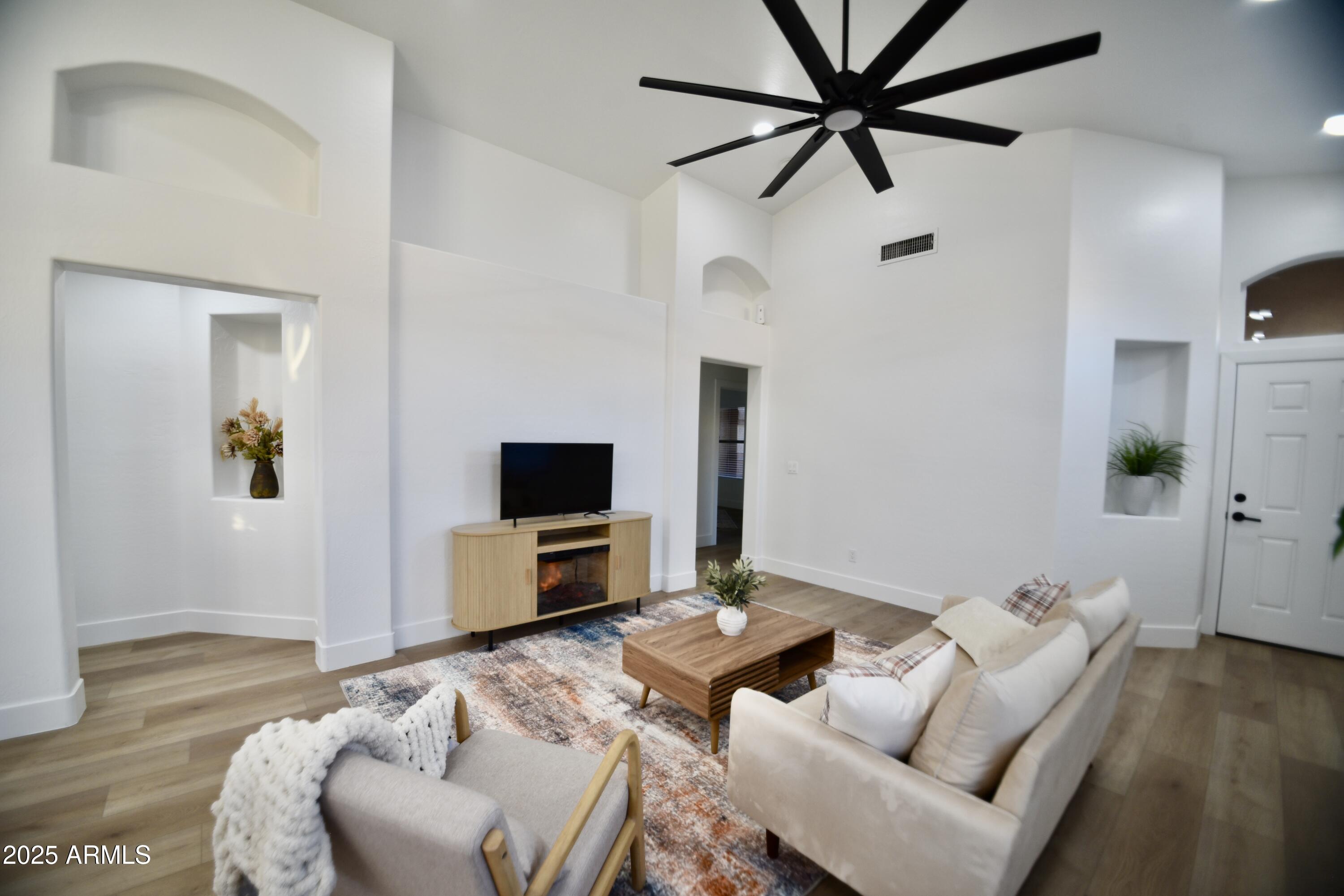 10053 E CAPRI Avenue