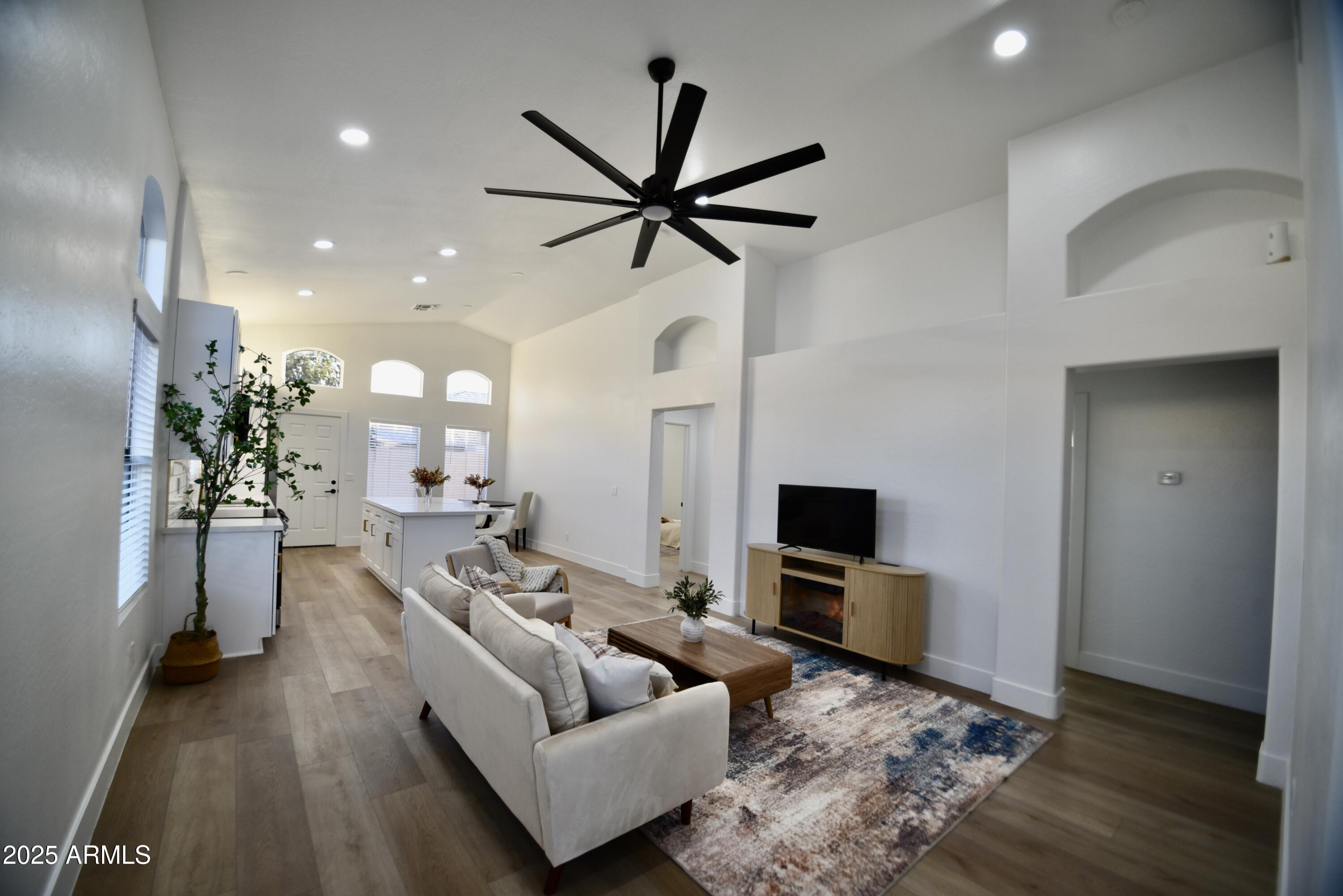 10053 E CAPRI Avenue