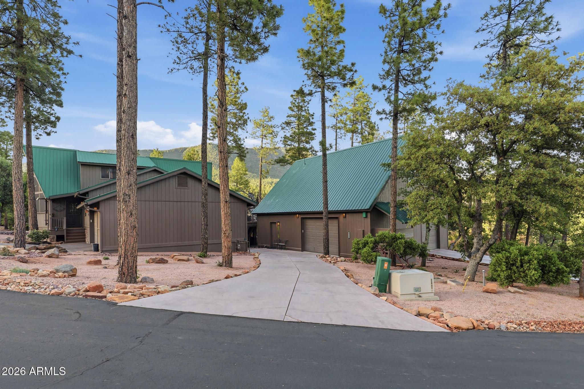 4359 N Strawberry Hollow
