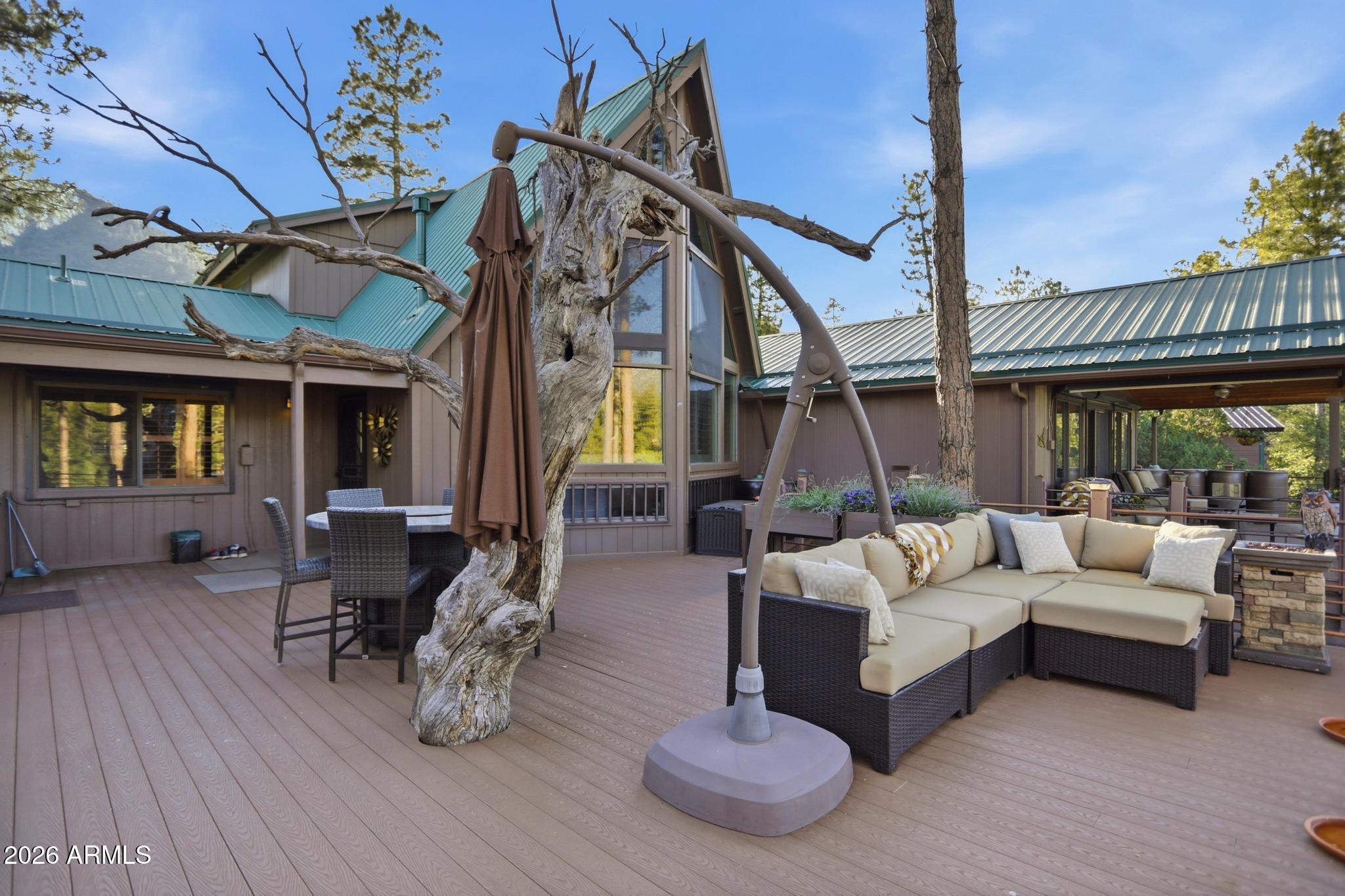 4359 N Strawberry Hollow