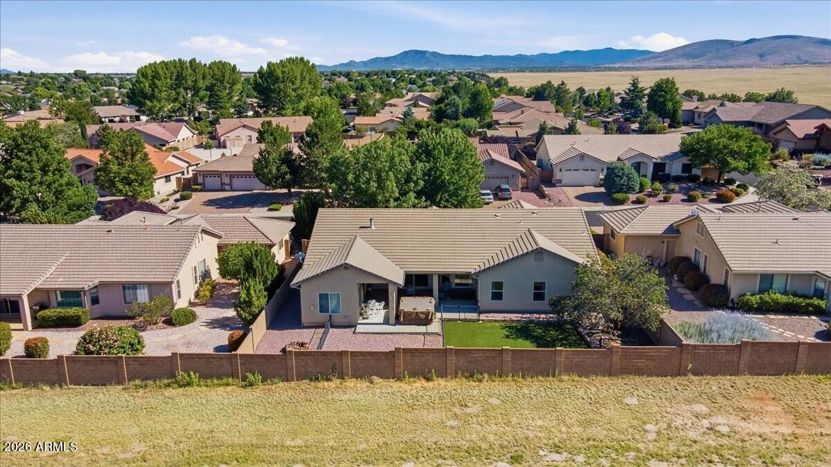 7671 N OUTLOOK Lane
