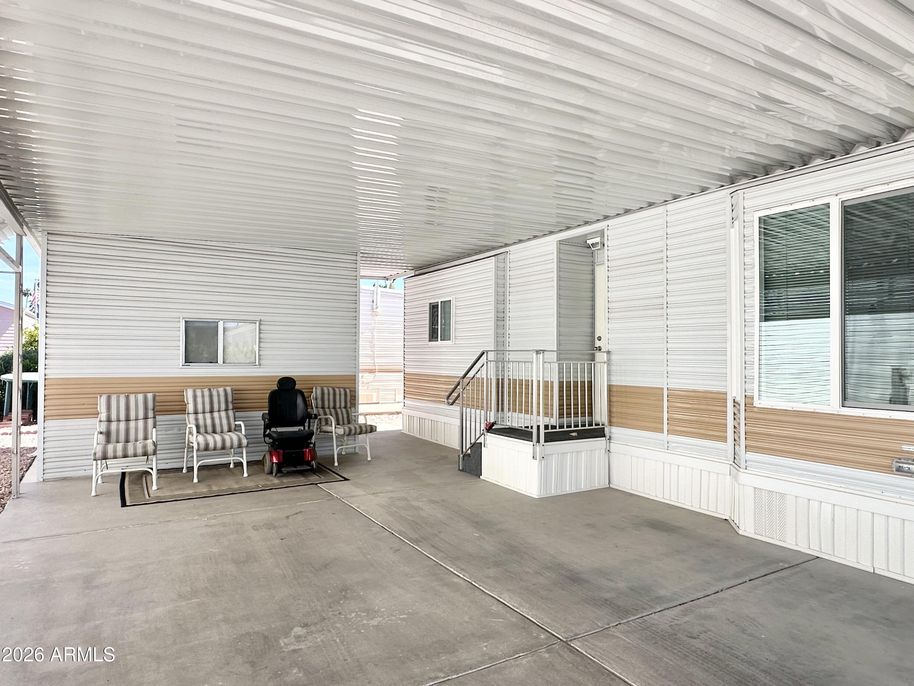 111 S GREENFIELD Road 809