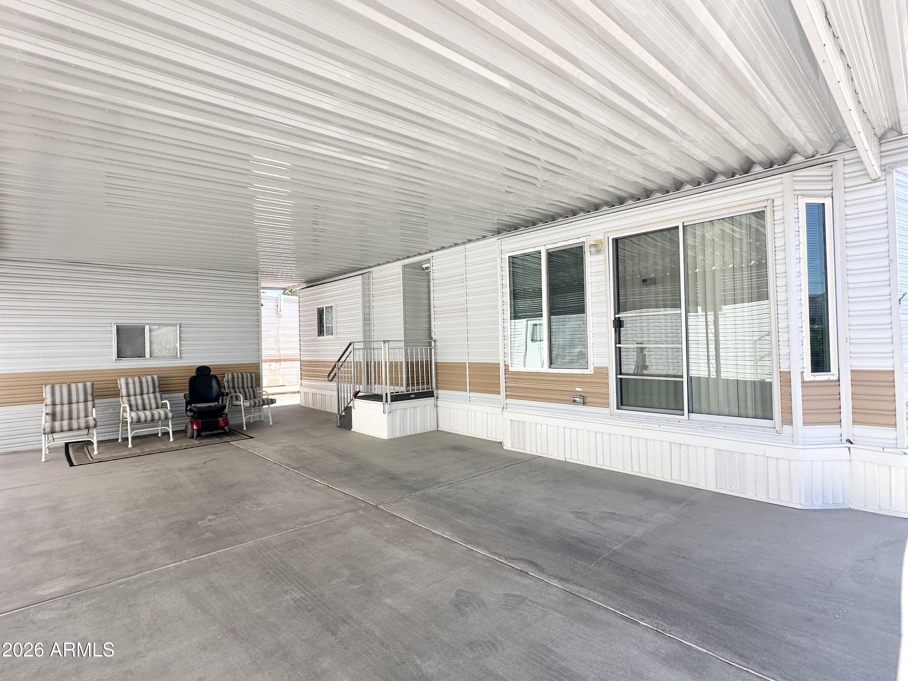 111 S GREENFIELD Road 809