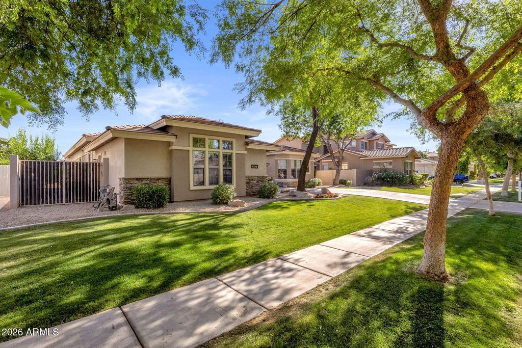 Photo of 2927 E Washington Avenue, Gilbert, AZ 85234 (MLS # 7014290)