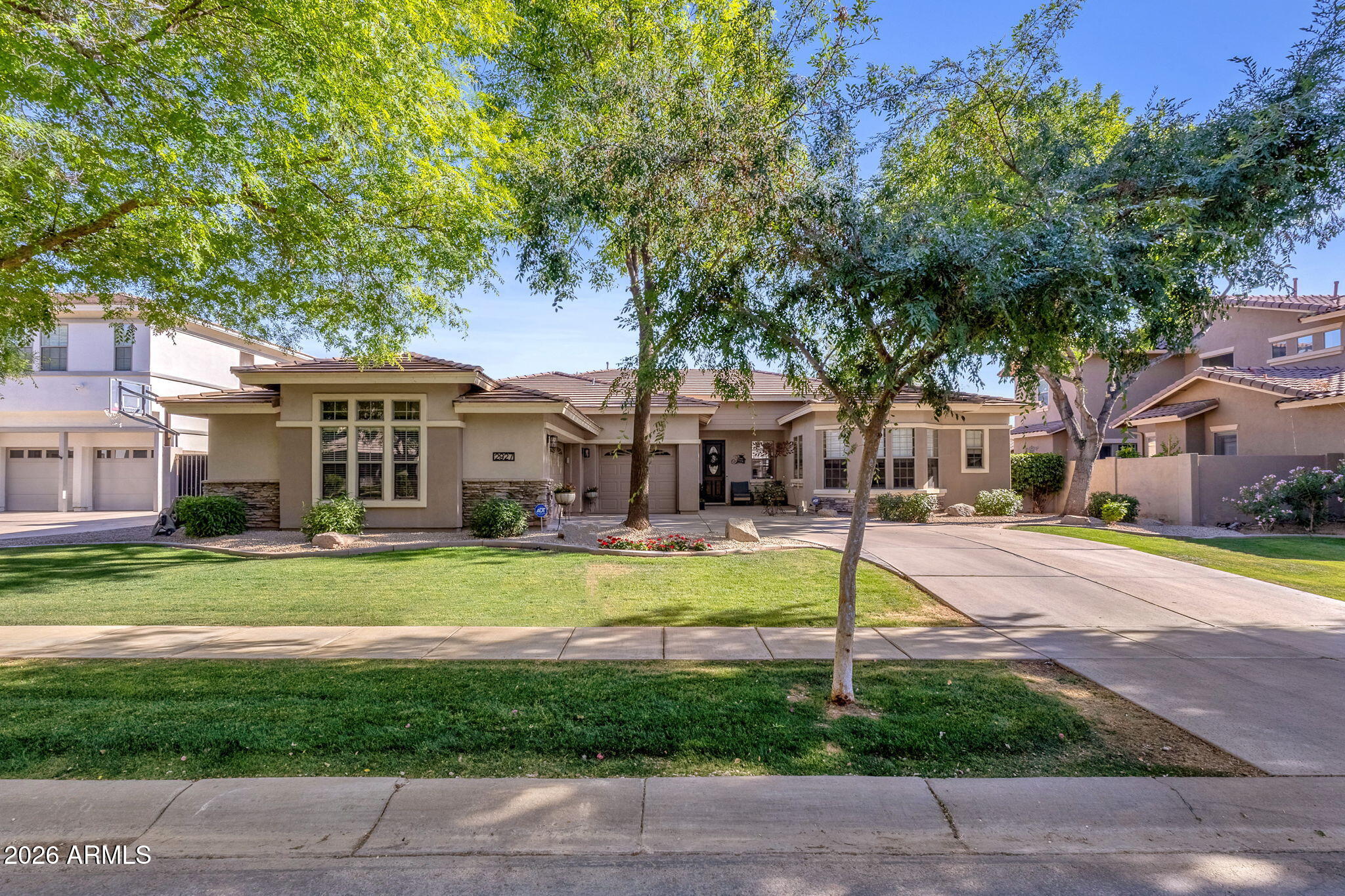 2927 E WASHINGTON Avenue