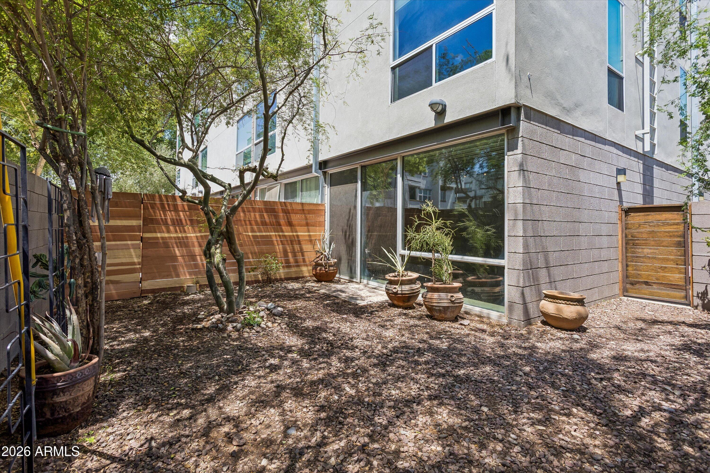 727 E PORTLAND Street 33