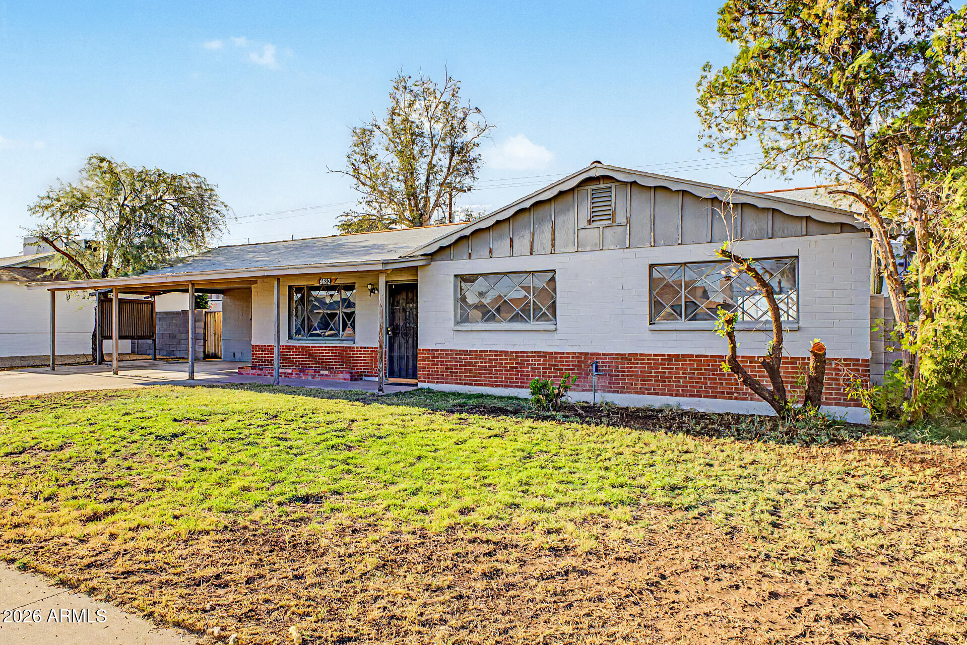 6832 E LOMA LAND Drive