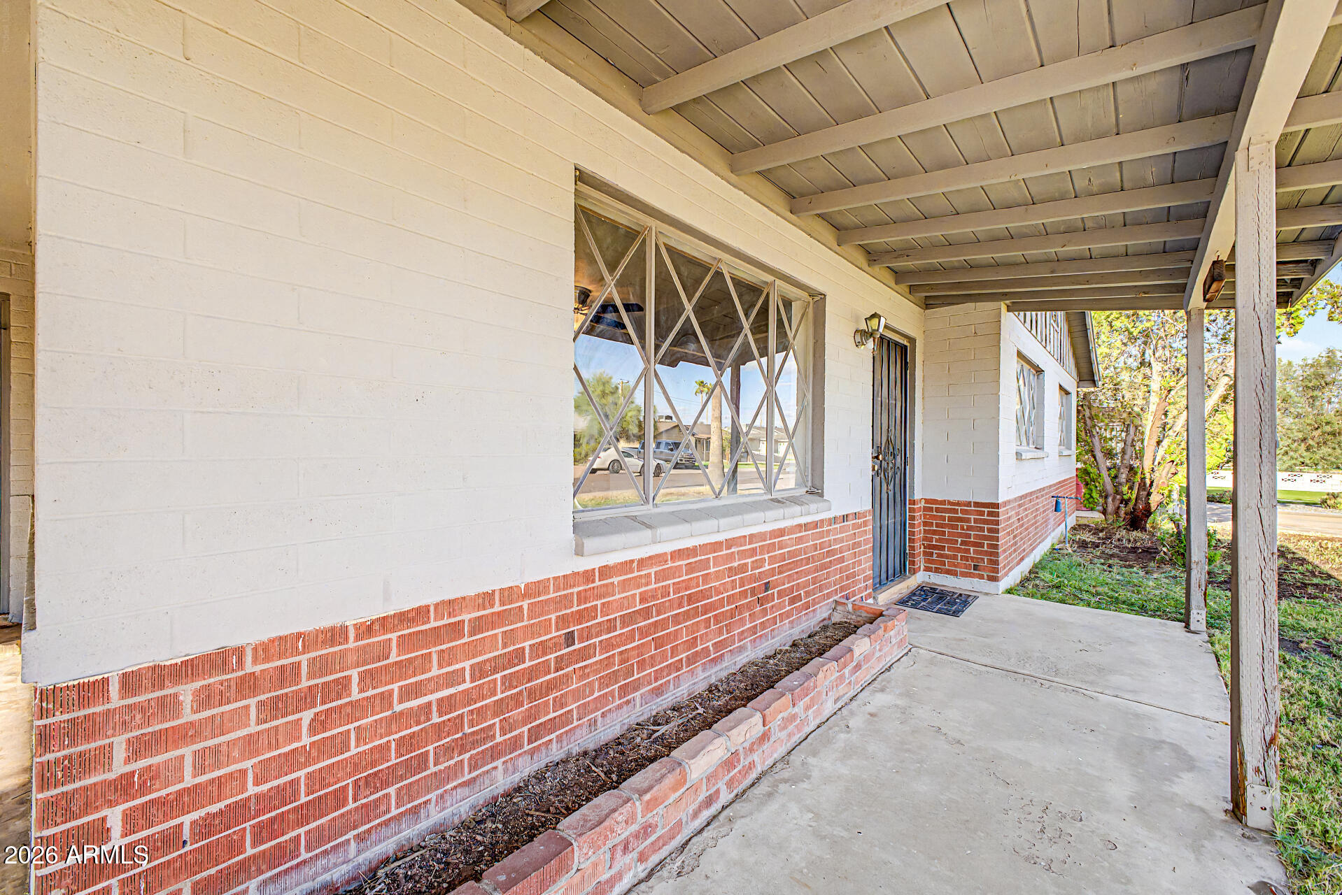 6832 E LOMA LAND Drive